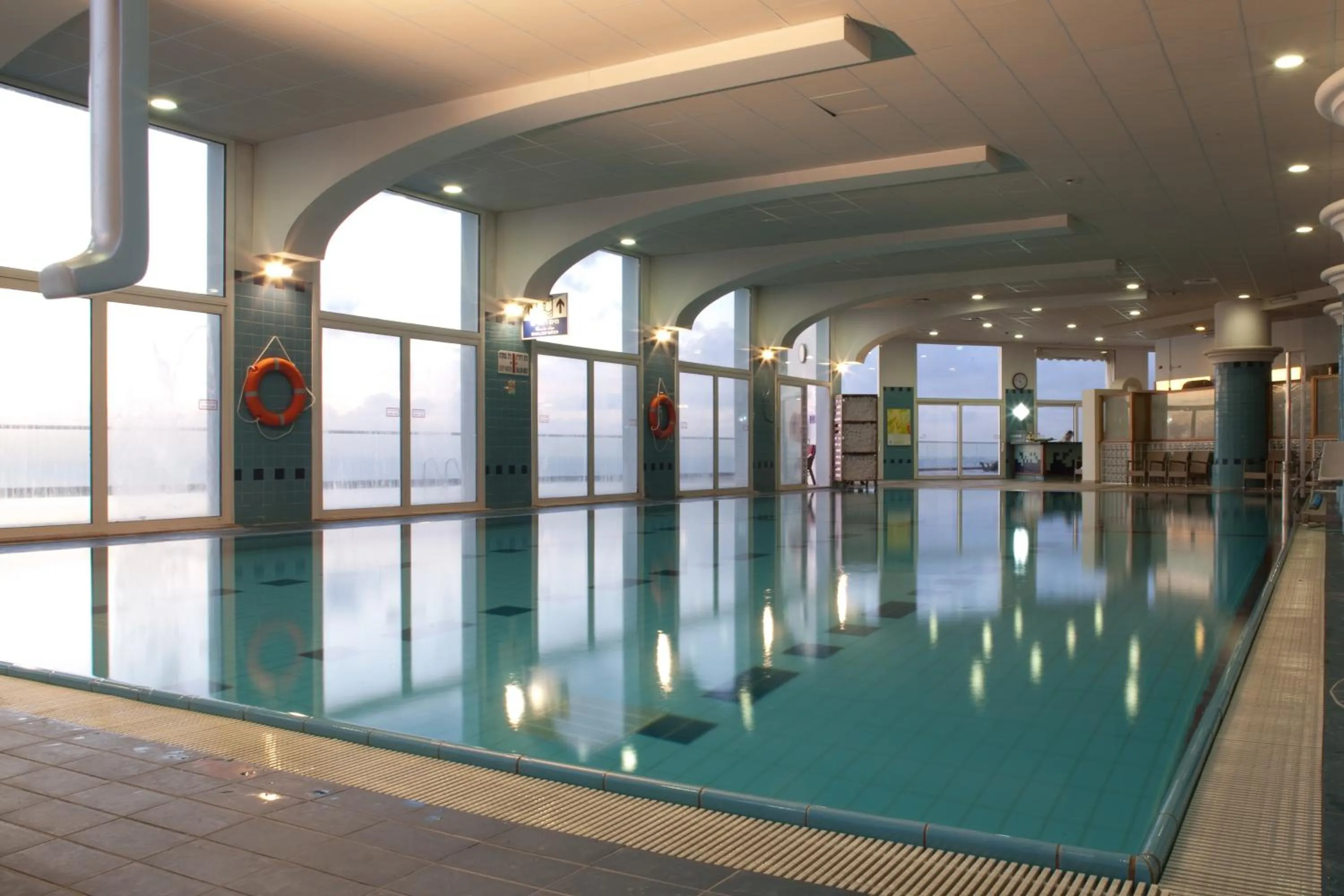 Swimming pool in Dan Tel Aviv Hotel