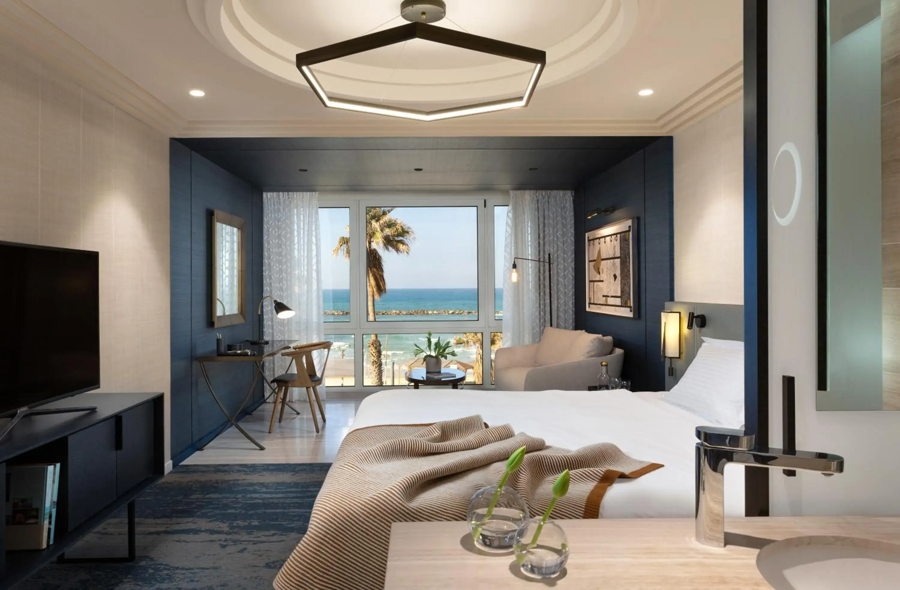 New Executive Room with no lounge accesses - single occupancy in Dan Tel Aviv Hotel New Executive Room with no lounge accesses - single occupancy in Dan Tel Aviv Hotel