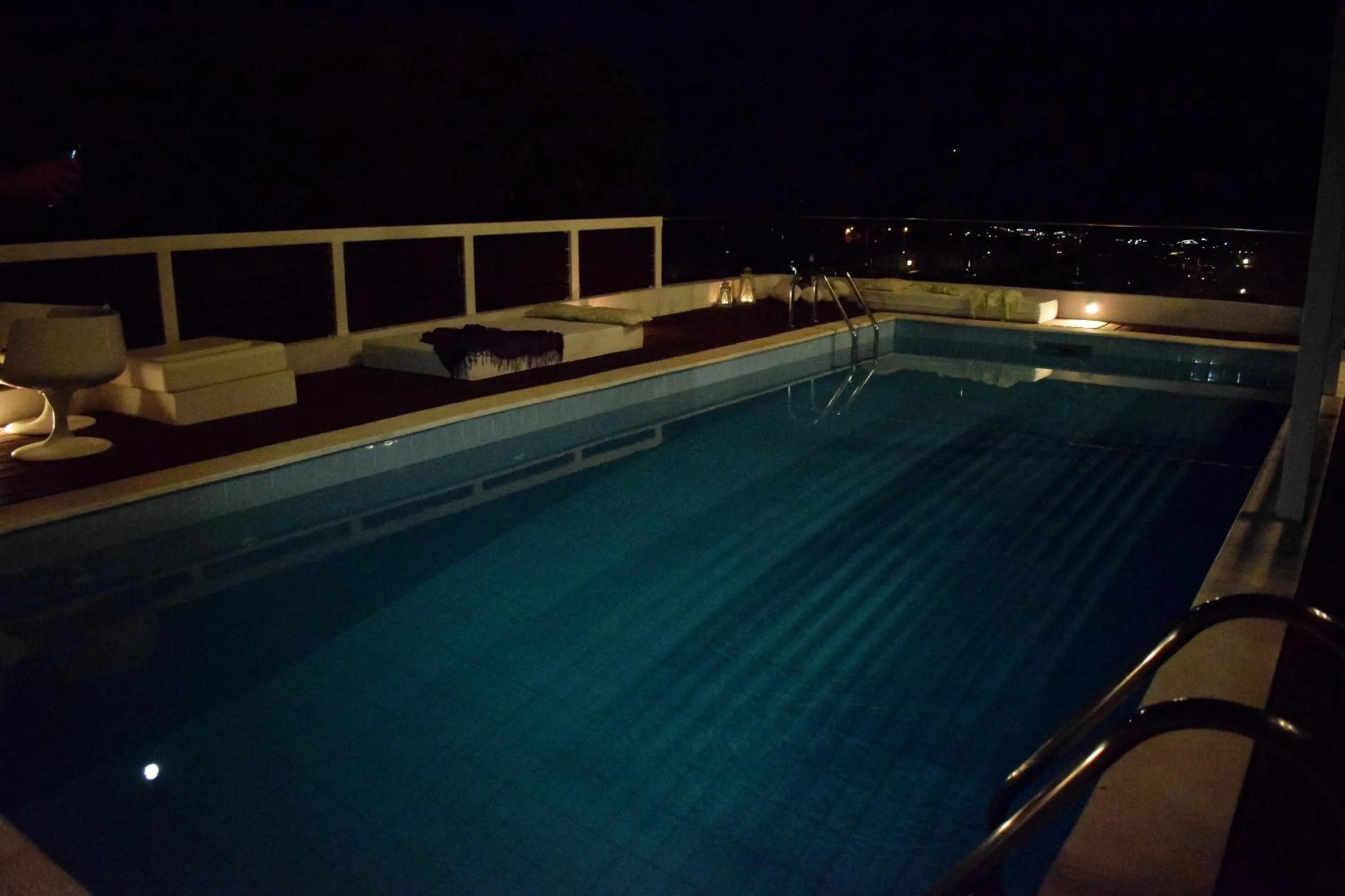 Night in Panorama Penthouse & Studios