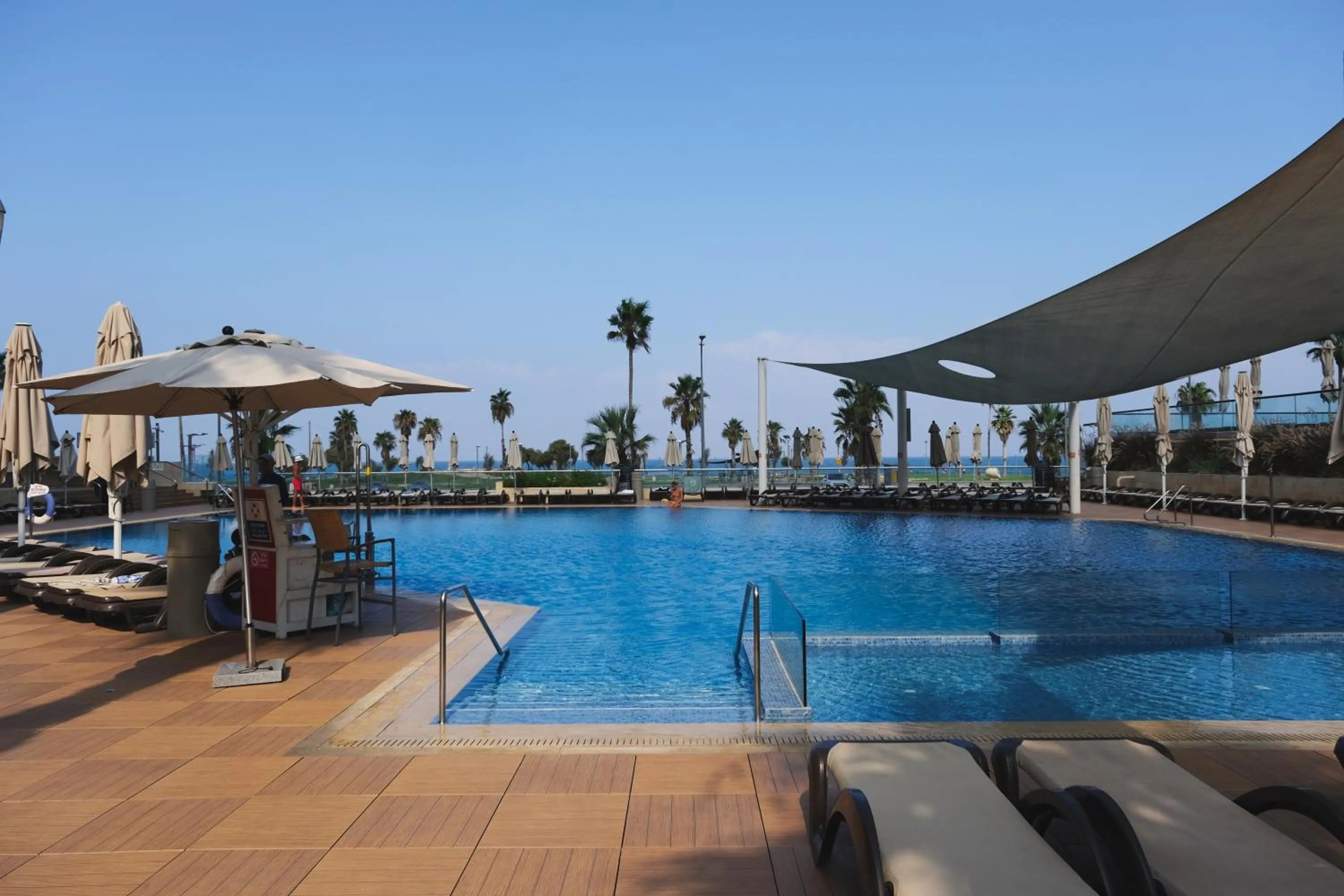 Swimming pool in Dan Panorama Tel Aviv Hotel