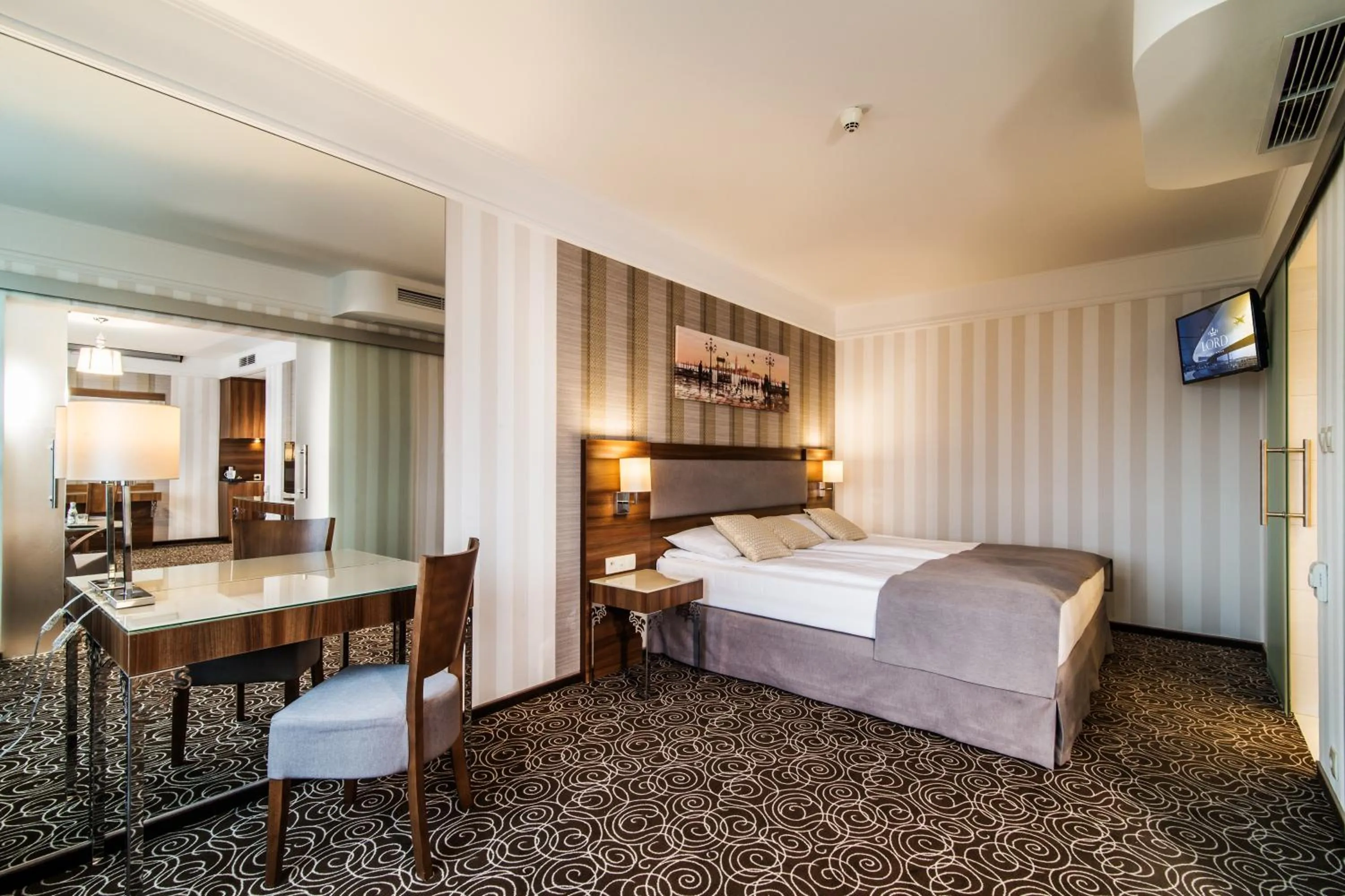 Bed in Hotel Lord - Warsaw Airport