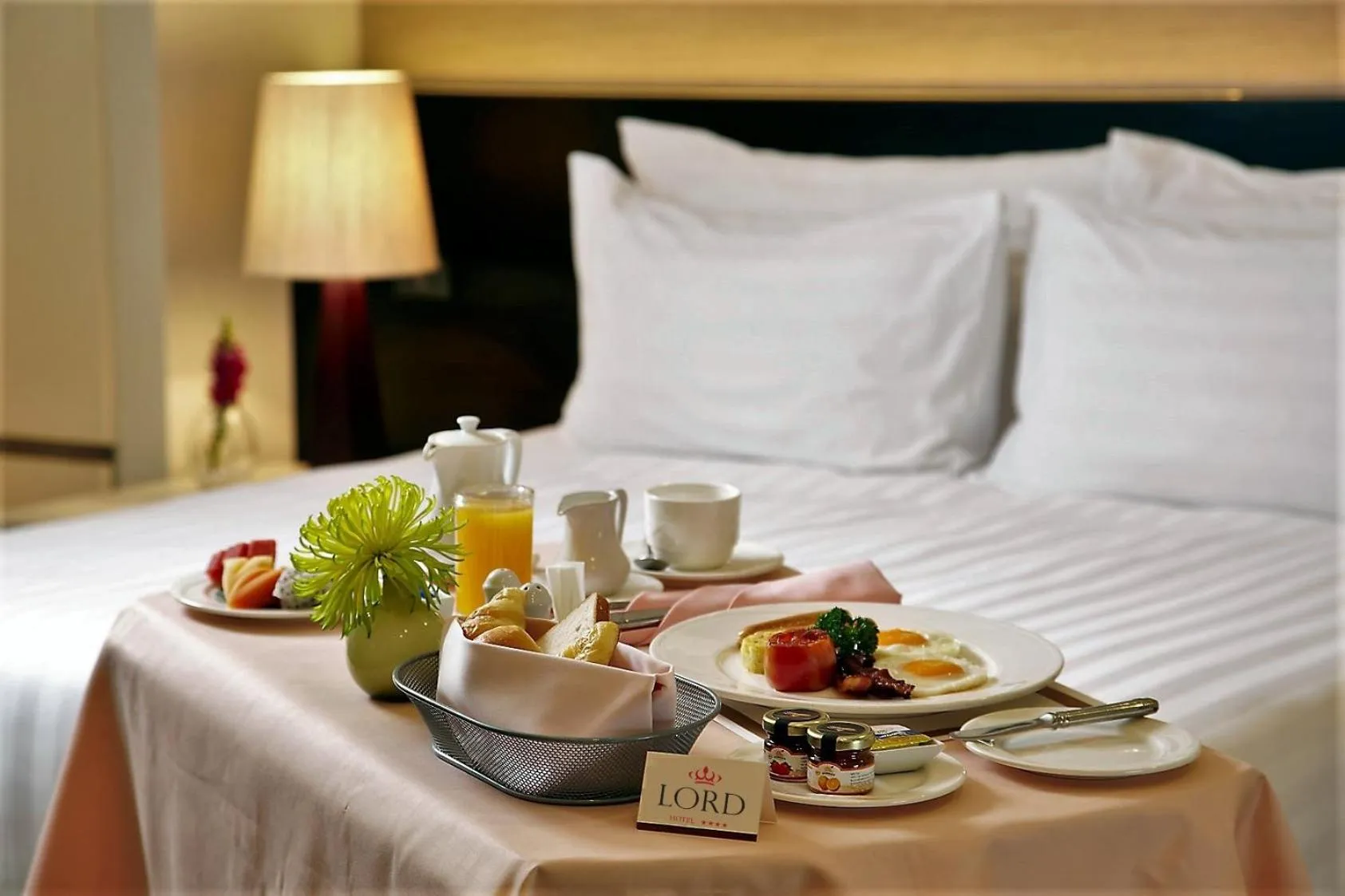 Food, Bed in Hotel Lord - Warsaw Airport