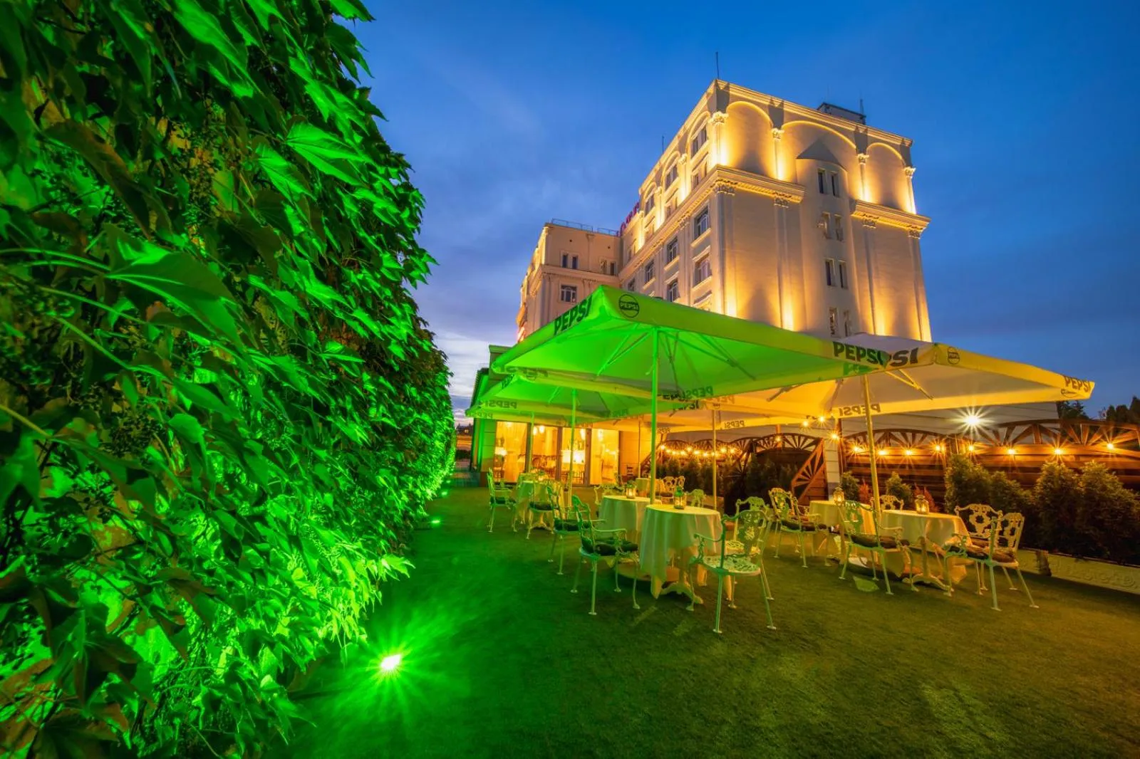 Restaurant/places to eat in Hotel Lord - Warsaw Airport