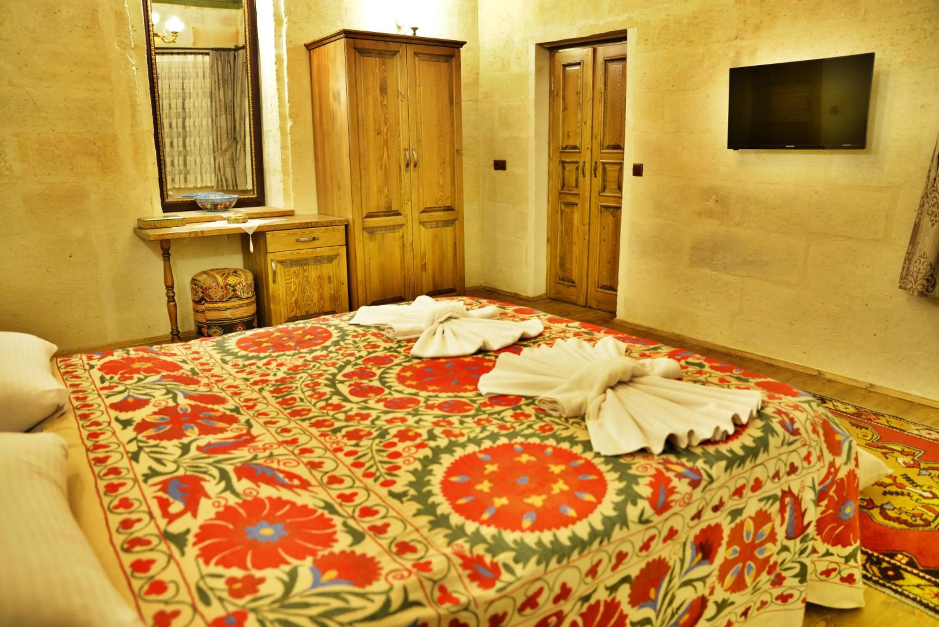 Photo of the whole room, Bed in Ürgüp Inn Cave Hotel