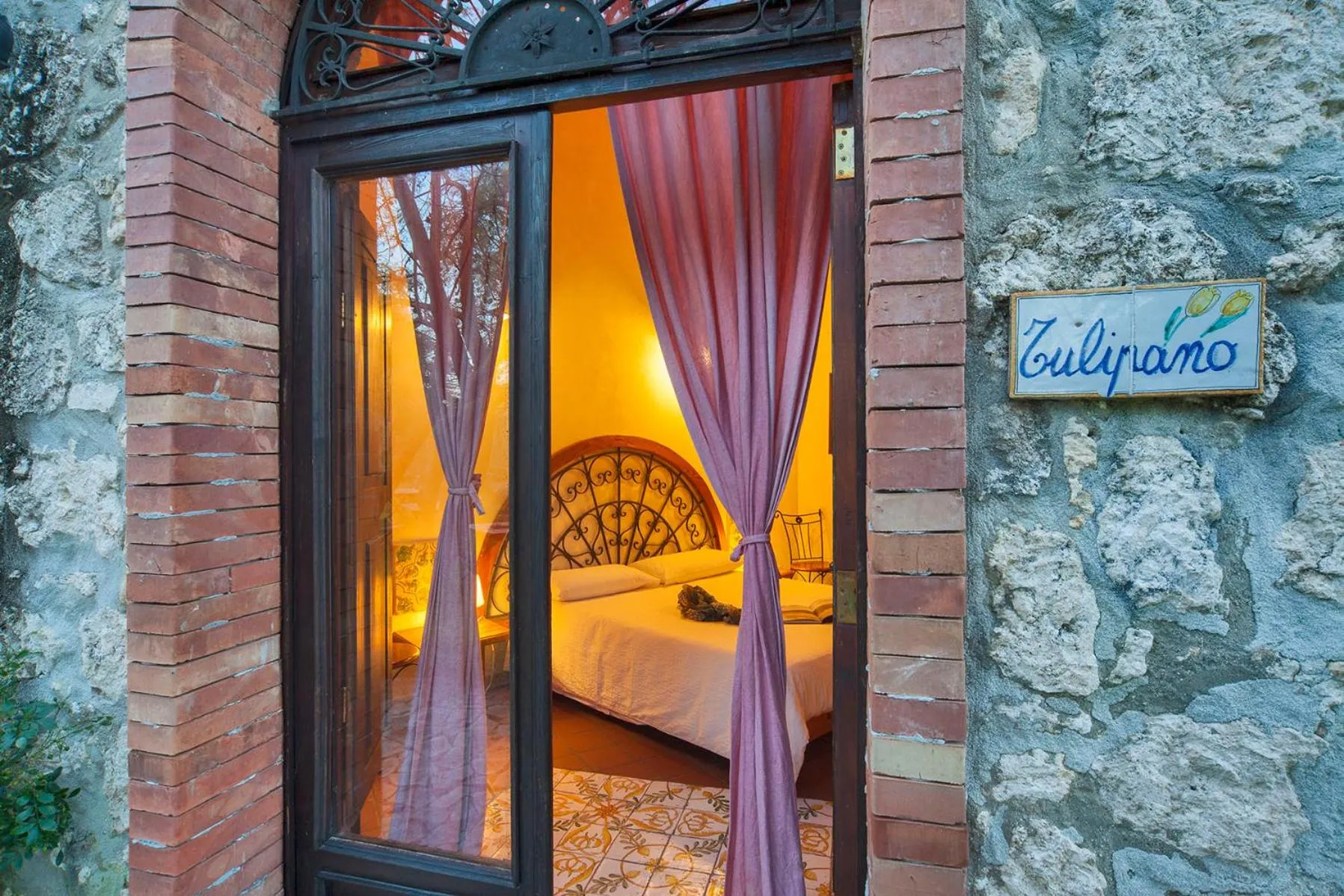 Photo of the whole room, Bed in Villa Dei Papiri Fonte Ciane