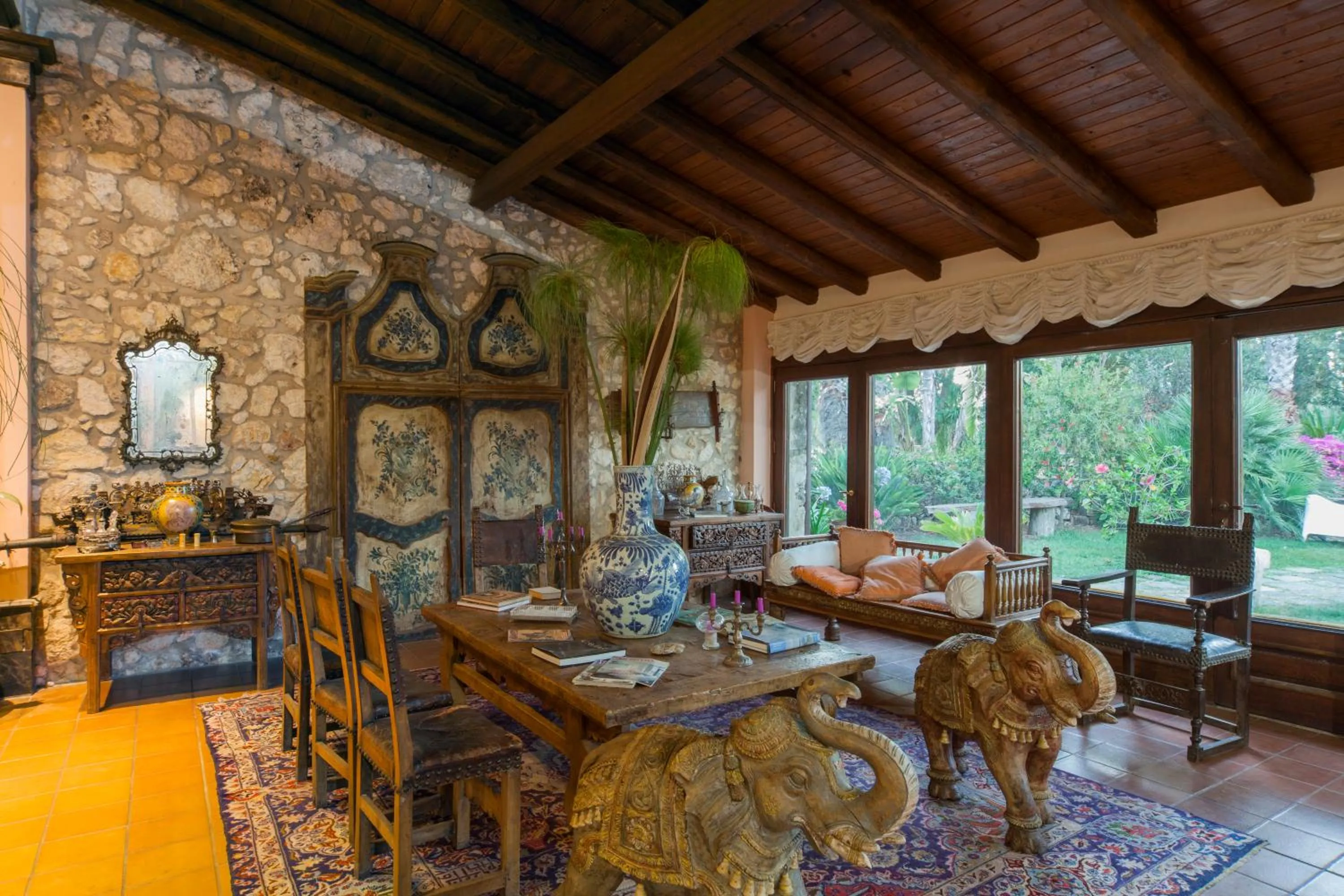 Seating area in Villa Dei Papiri Fonte Ciane