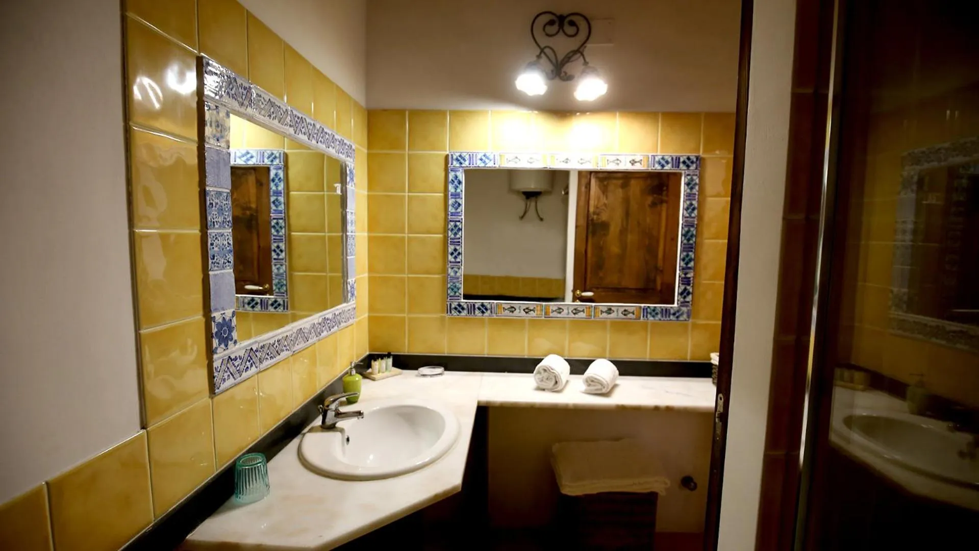 Shower in Villa Dei Papiri Fonte Ciane