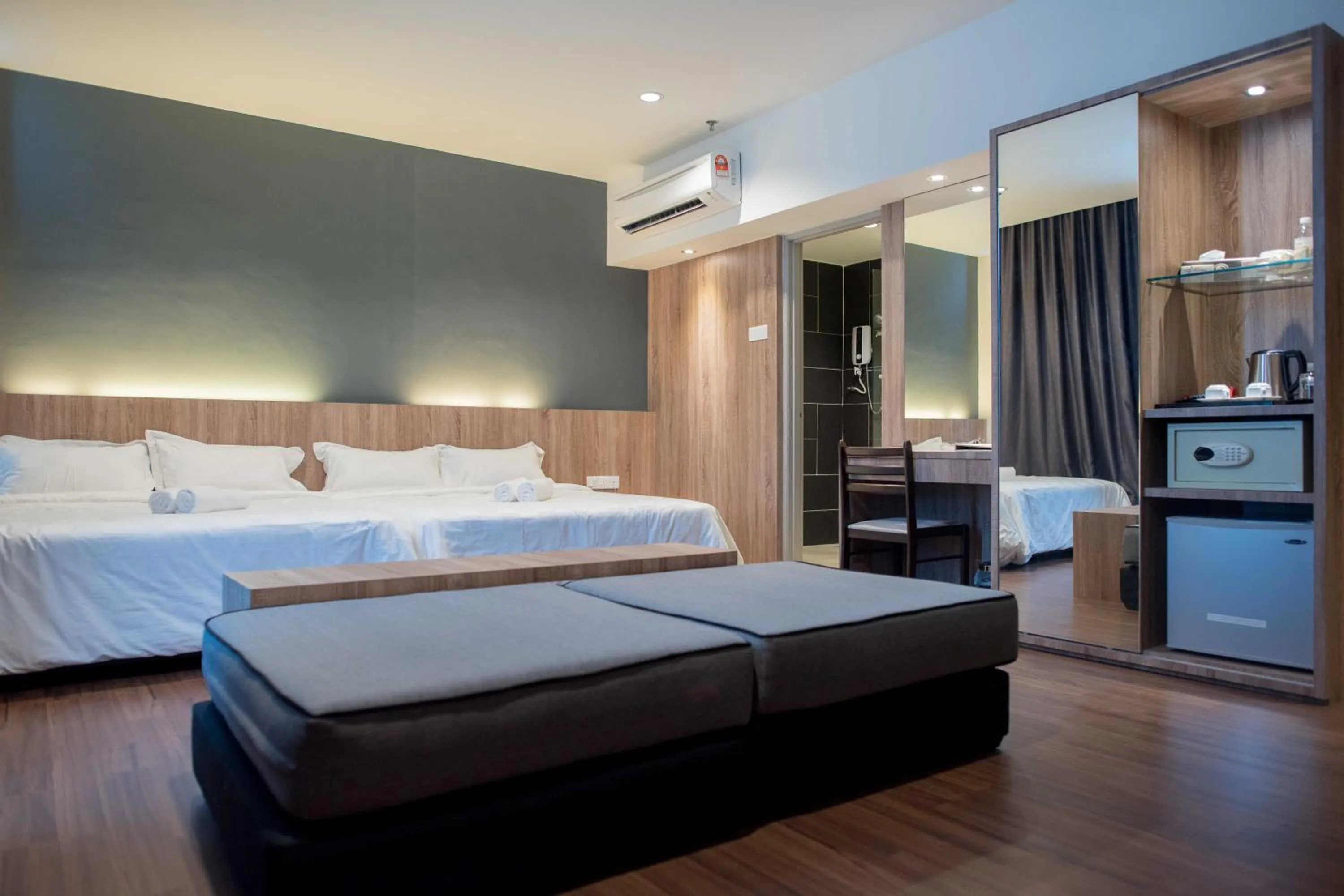 Photo of the whole room, Bed in Mornington Hotel Soon Choon Ipoh