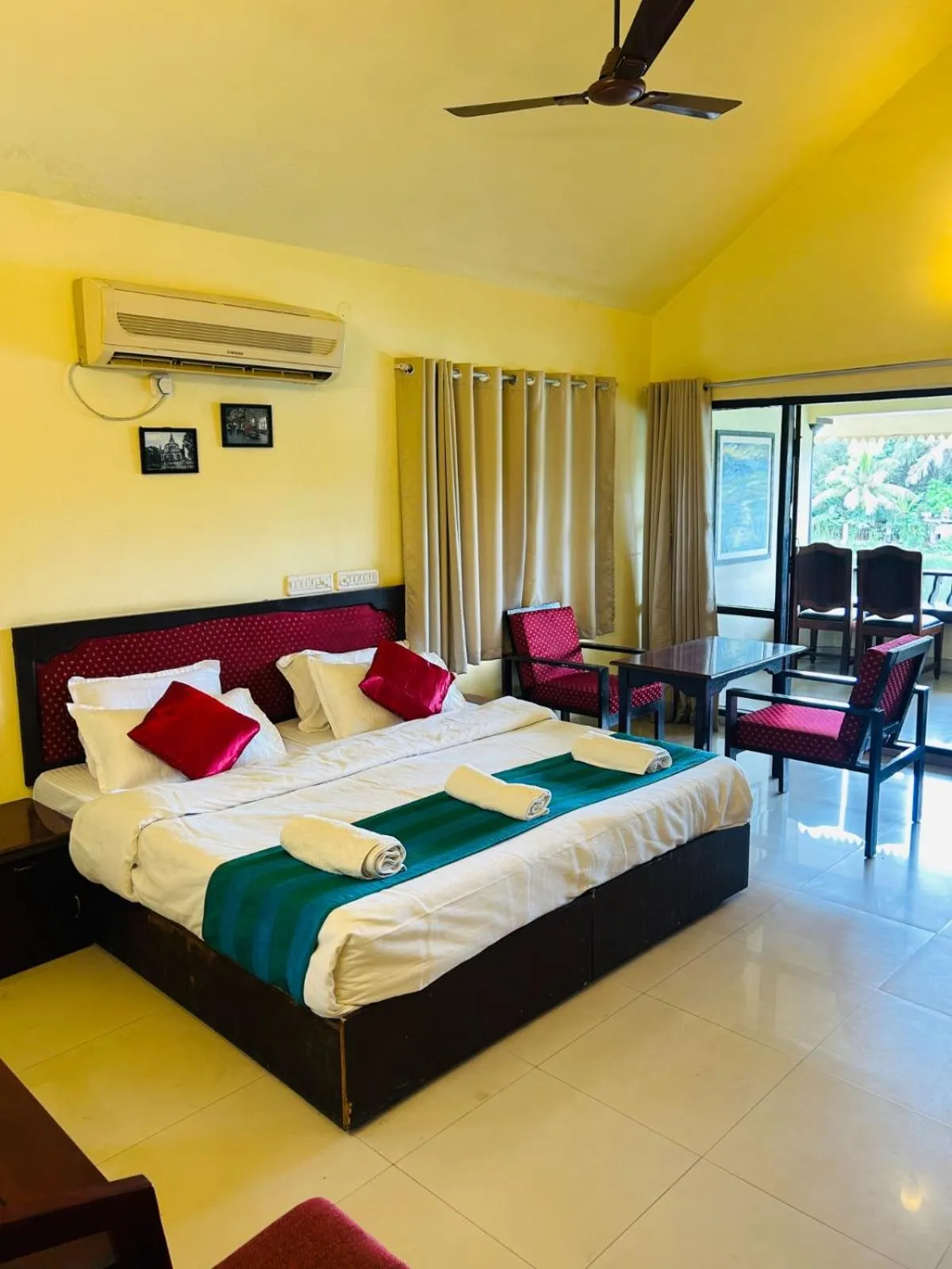 Bedroom, Bed in Wintergreen Water Front Resort- 5 Bedroom Villa