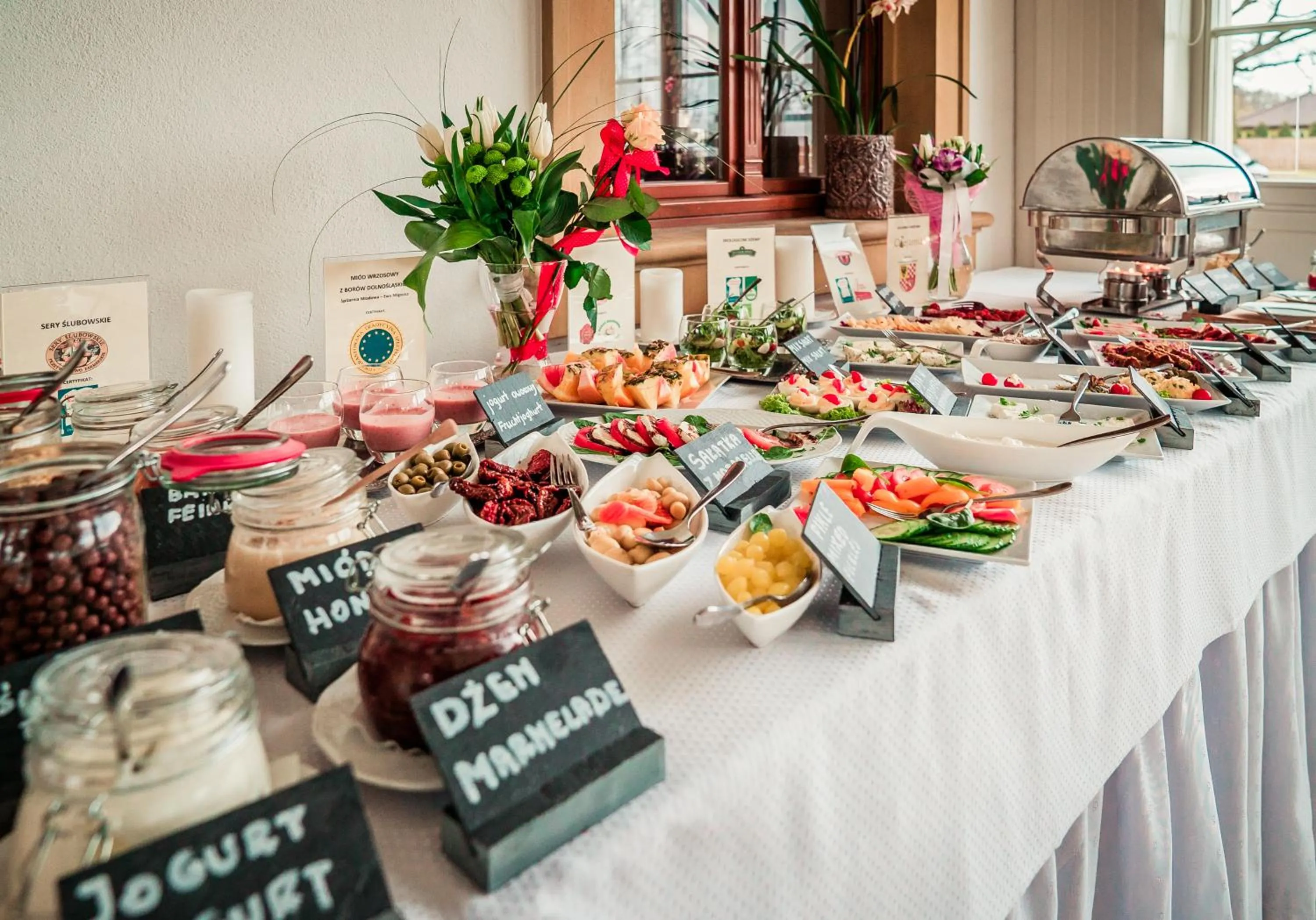 Buffet breakfast in Pałac na Wodzie Hotel & SPA