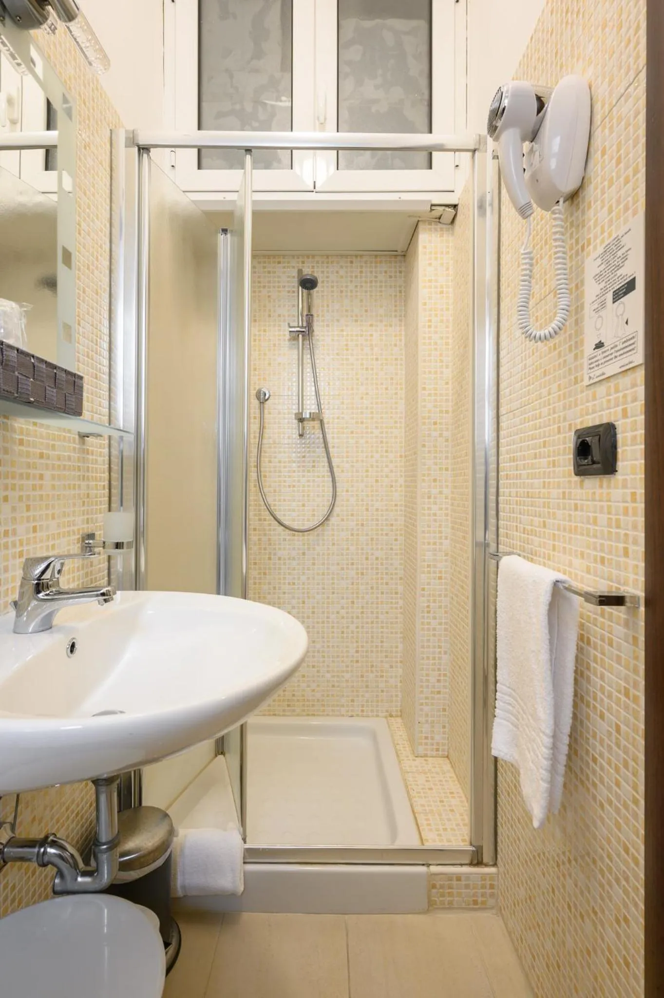 Toilet in Cola Di Rienzo Suite Guest House