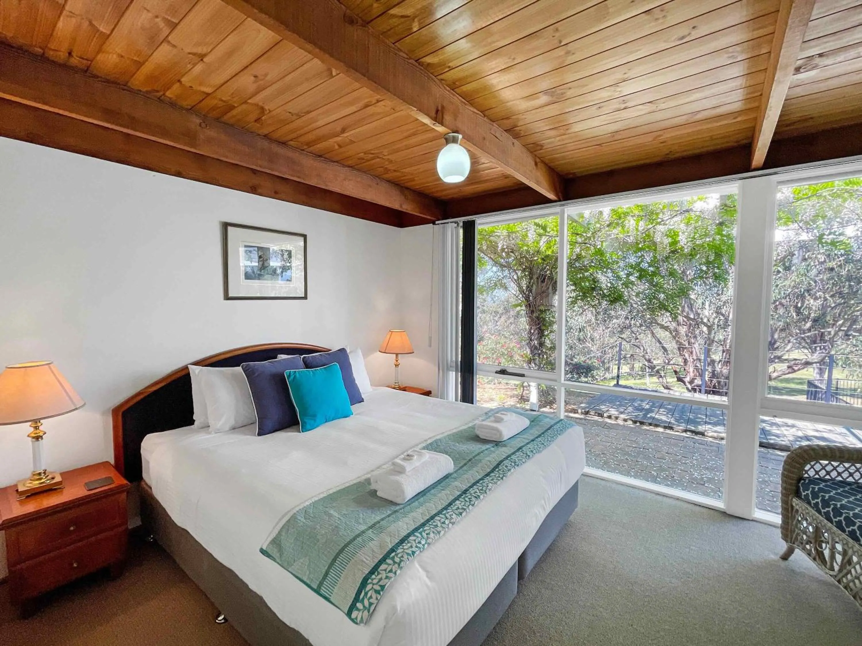 Bed in Englewood Ridge