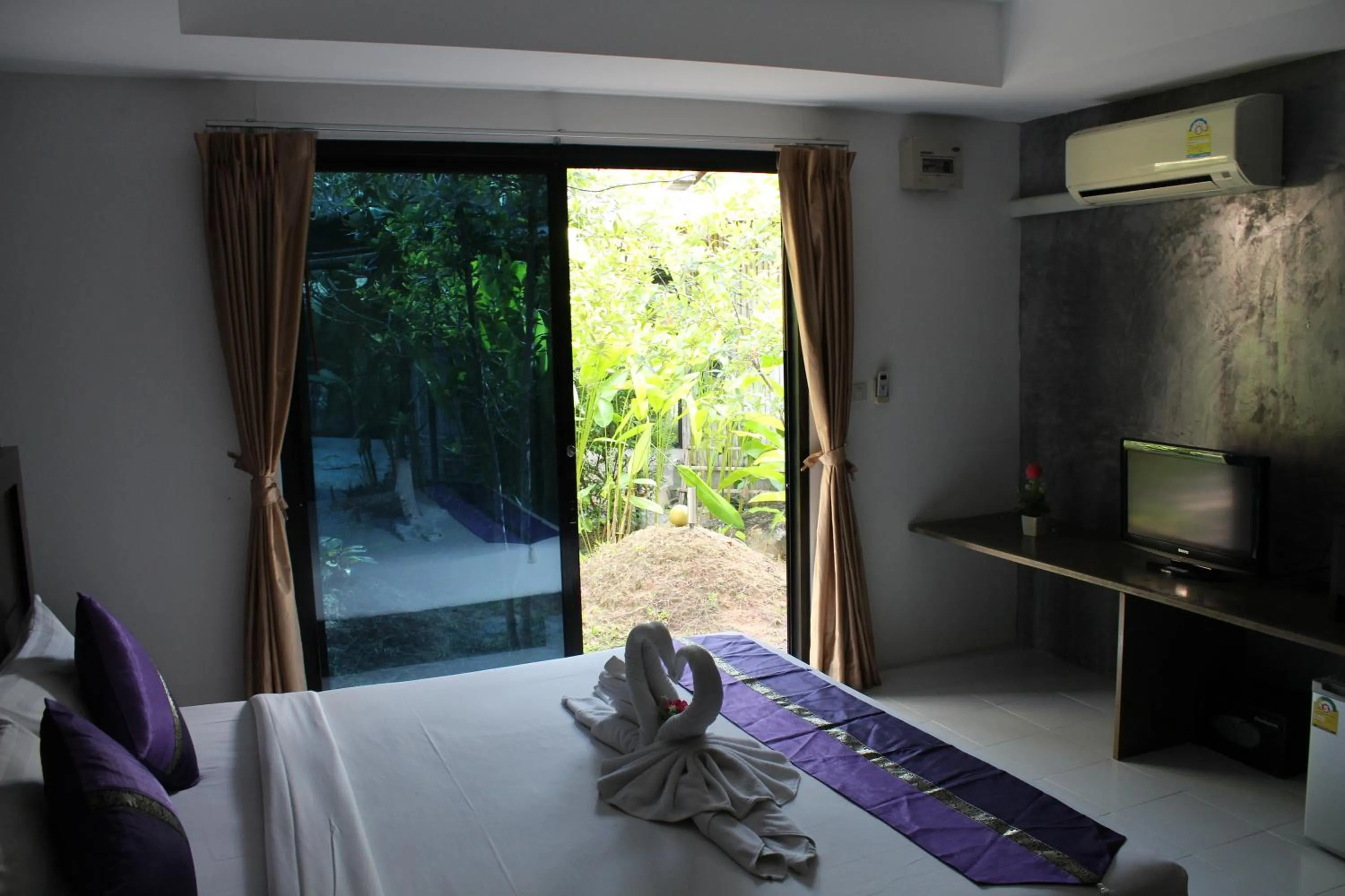 Garden view, Bed in B Happy Resort - SHA ExtraPlus