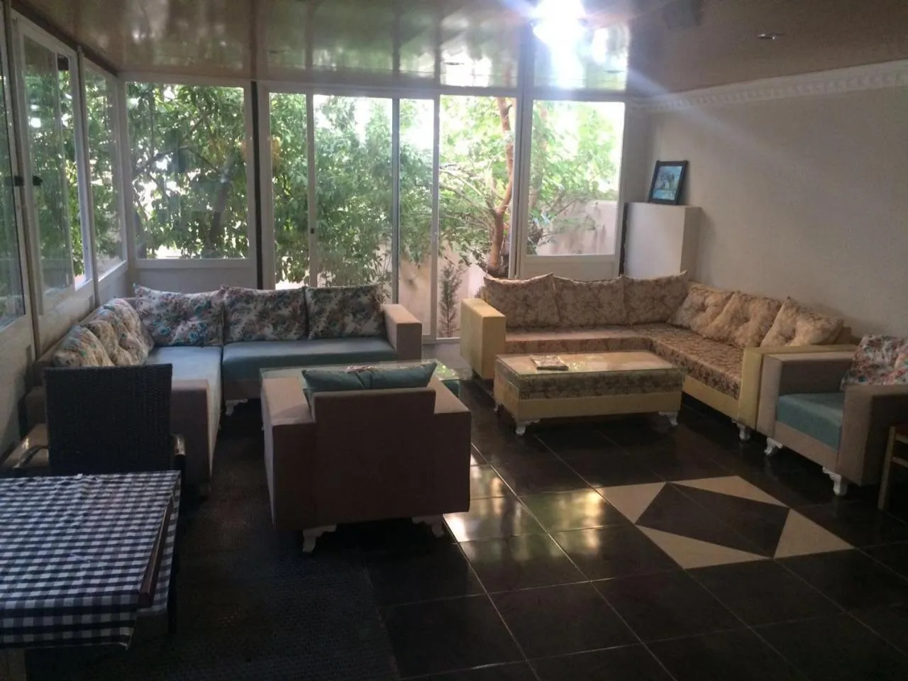 Communal lounge/ TV room in Uyar Palace