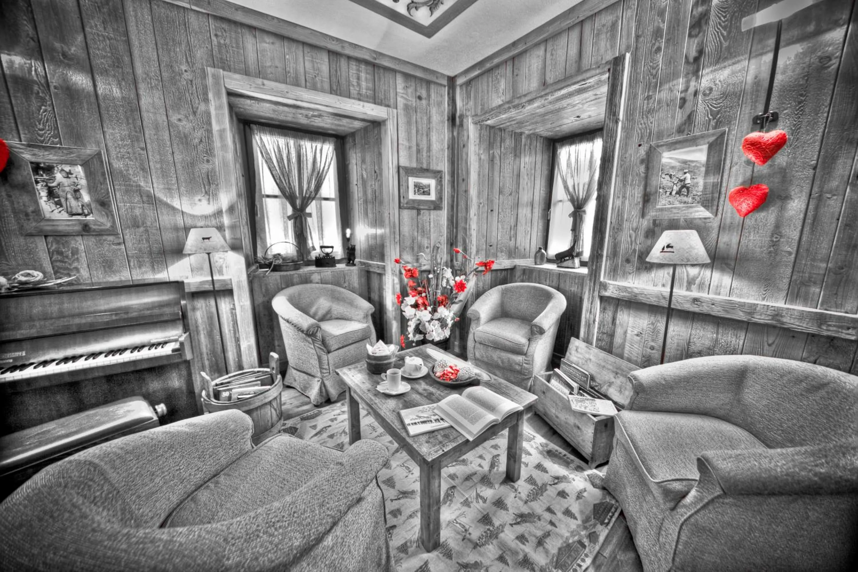 Communal lounge/ TV room in Le Miramonti Hotel Restaurant & Wellness