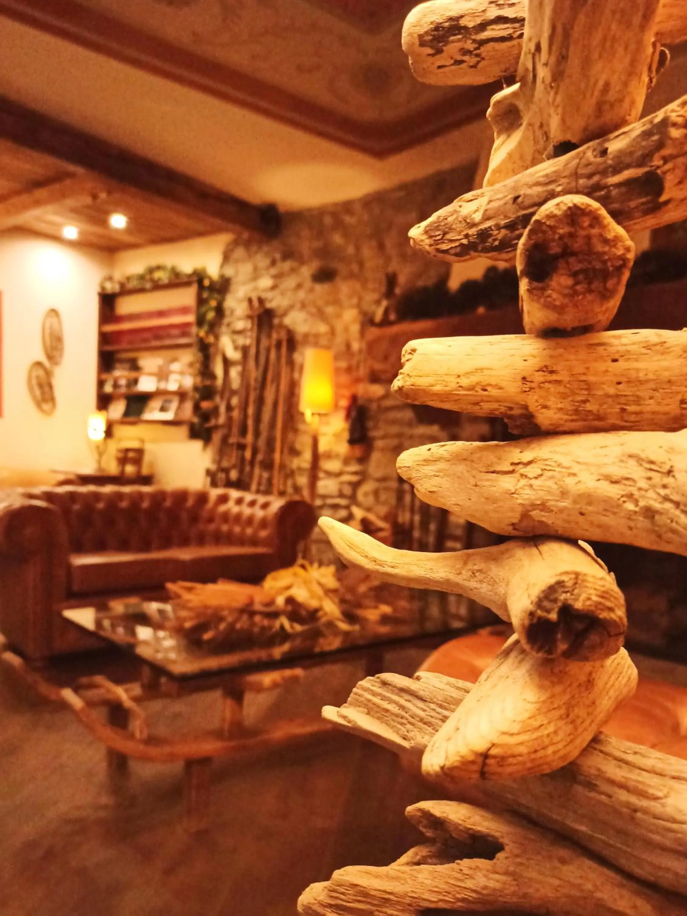 Communal lounge/ TV room in Le Miramonti Hotel Restaurant & Wellness