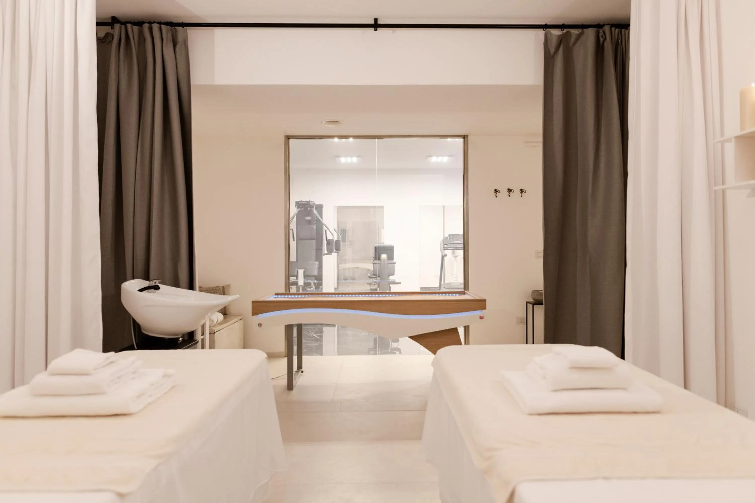 Photo of the whole room, Bed in Palazzo Ducale Venturi - Luxury Hotel & Wellness