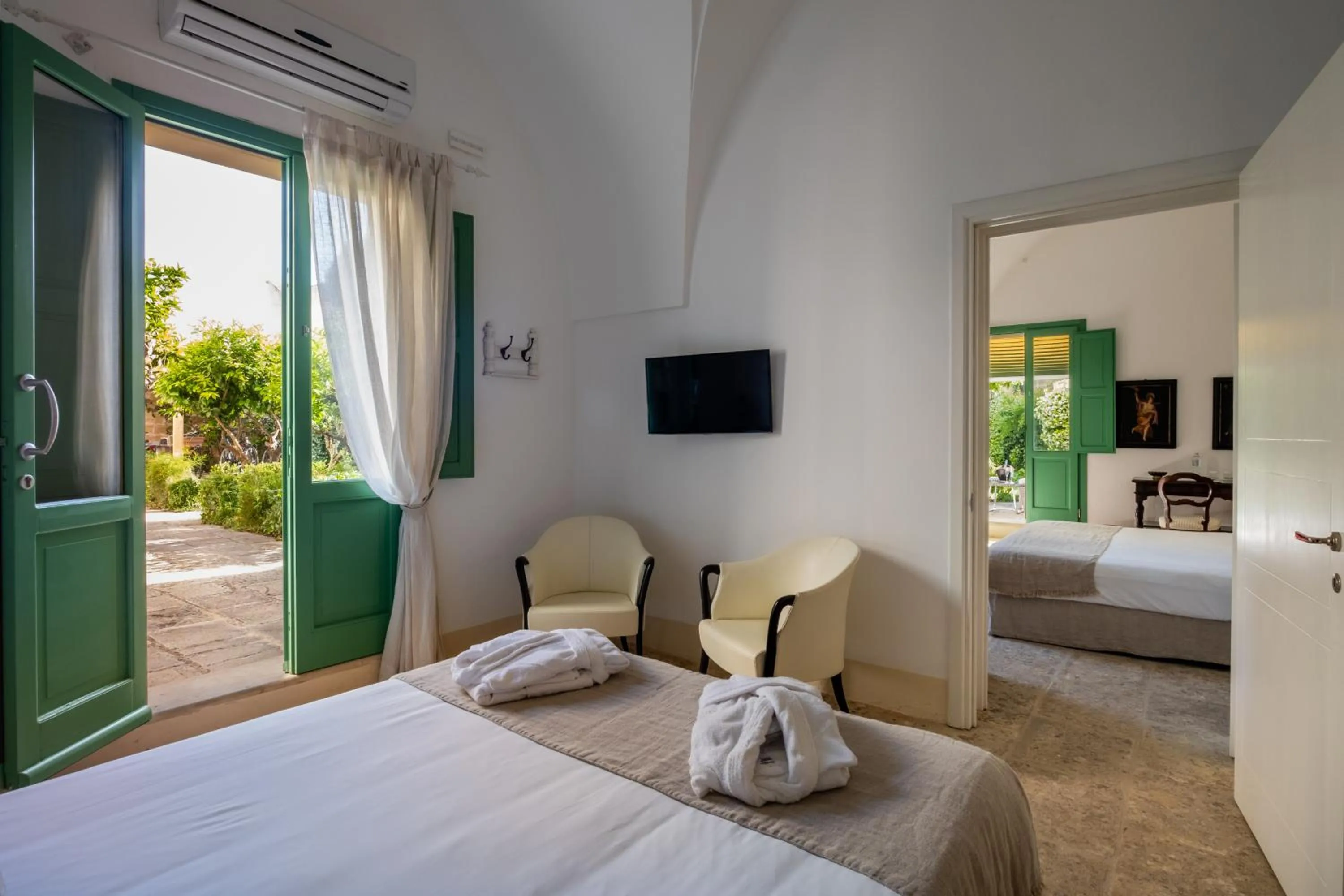 View (from property/room), Bed in Palazzo Ducale Venturi - Luxury Hotel & Wellness