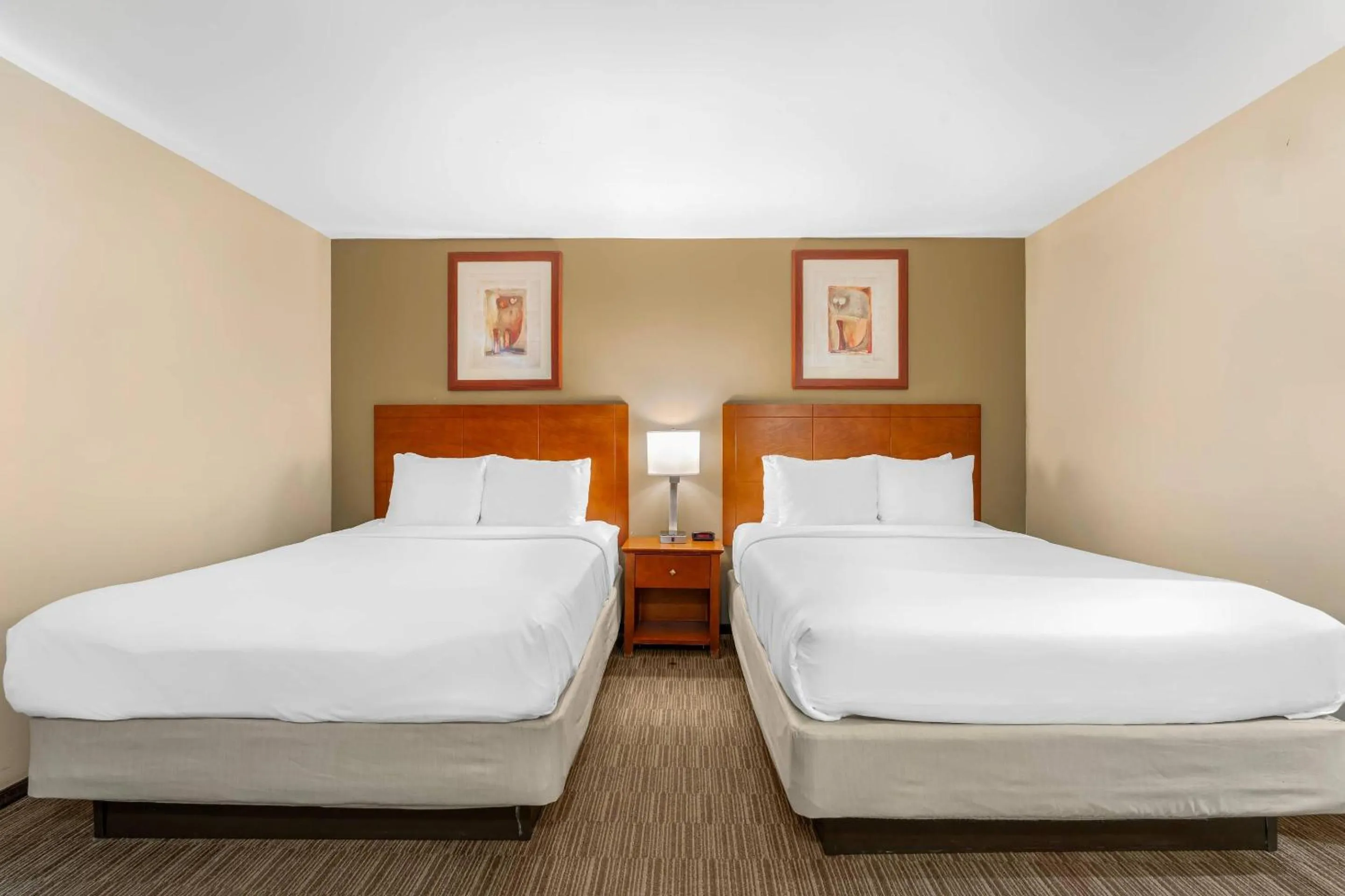 Bedroom, Bed in Comfort Inn Cockatoo Near LAX Airport