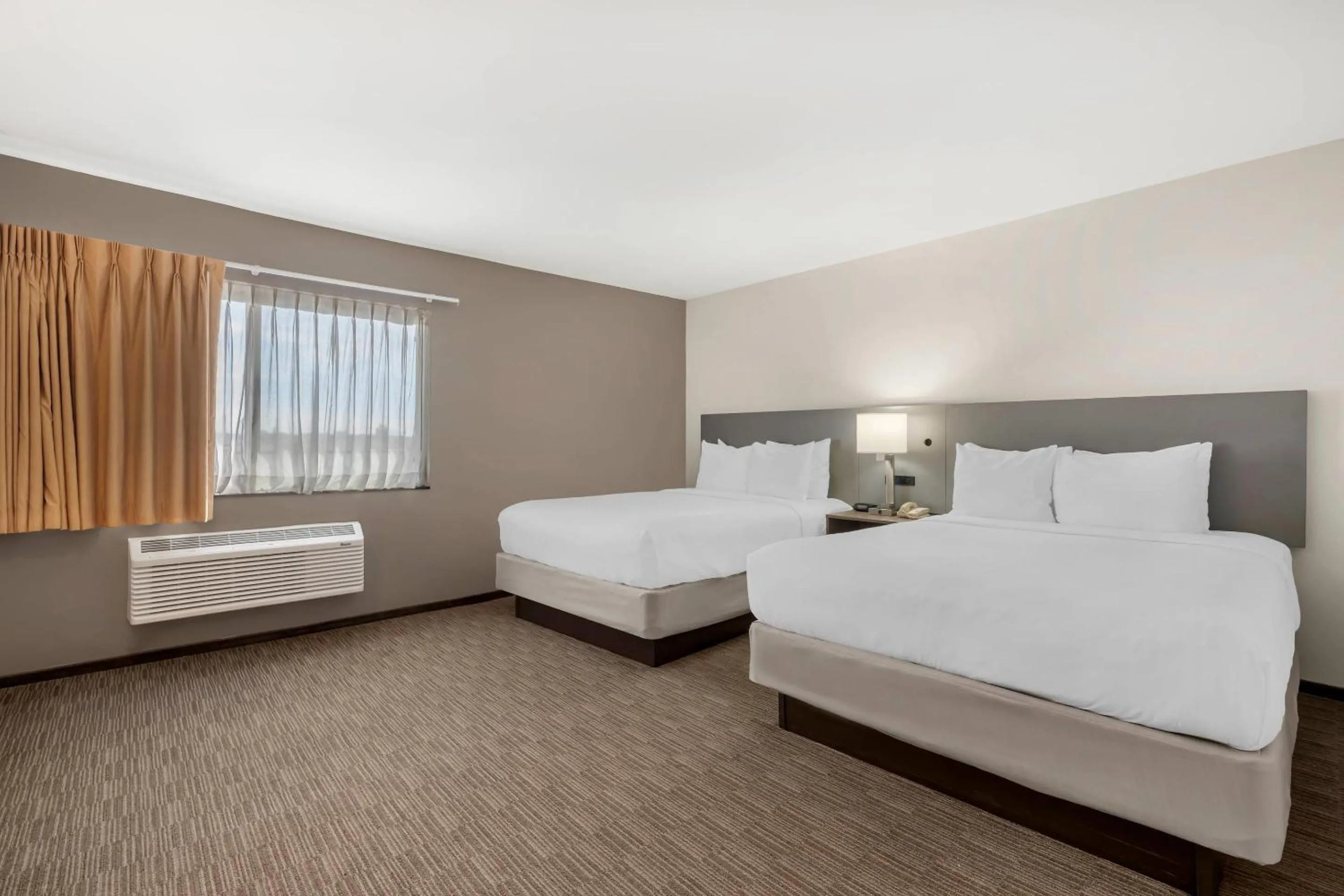 Bedroom, Bed in Comfort Inn Cockatoo Near LAX Airport