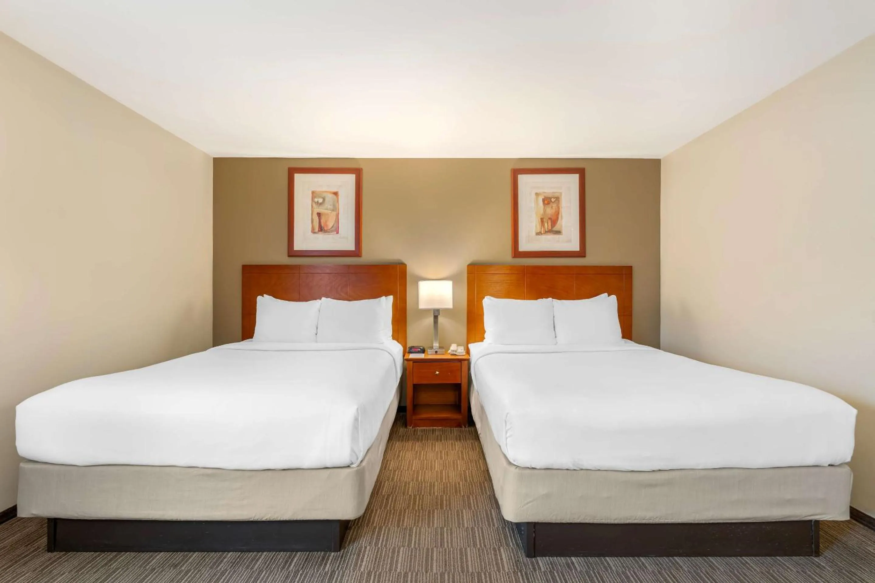 Deluxe Room, 2 Queen Beds, Pool View, Non Smoking in Comfort Inn Cockatoo Near LAX Airport