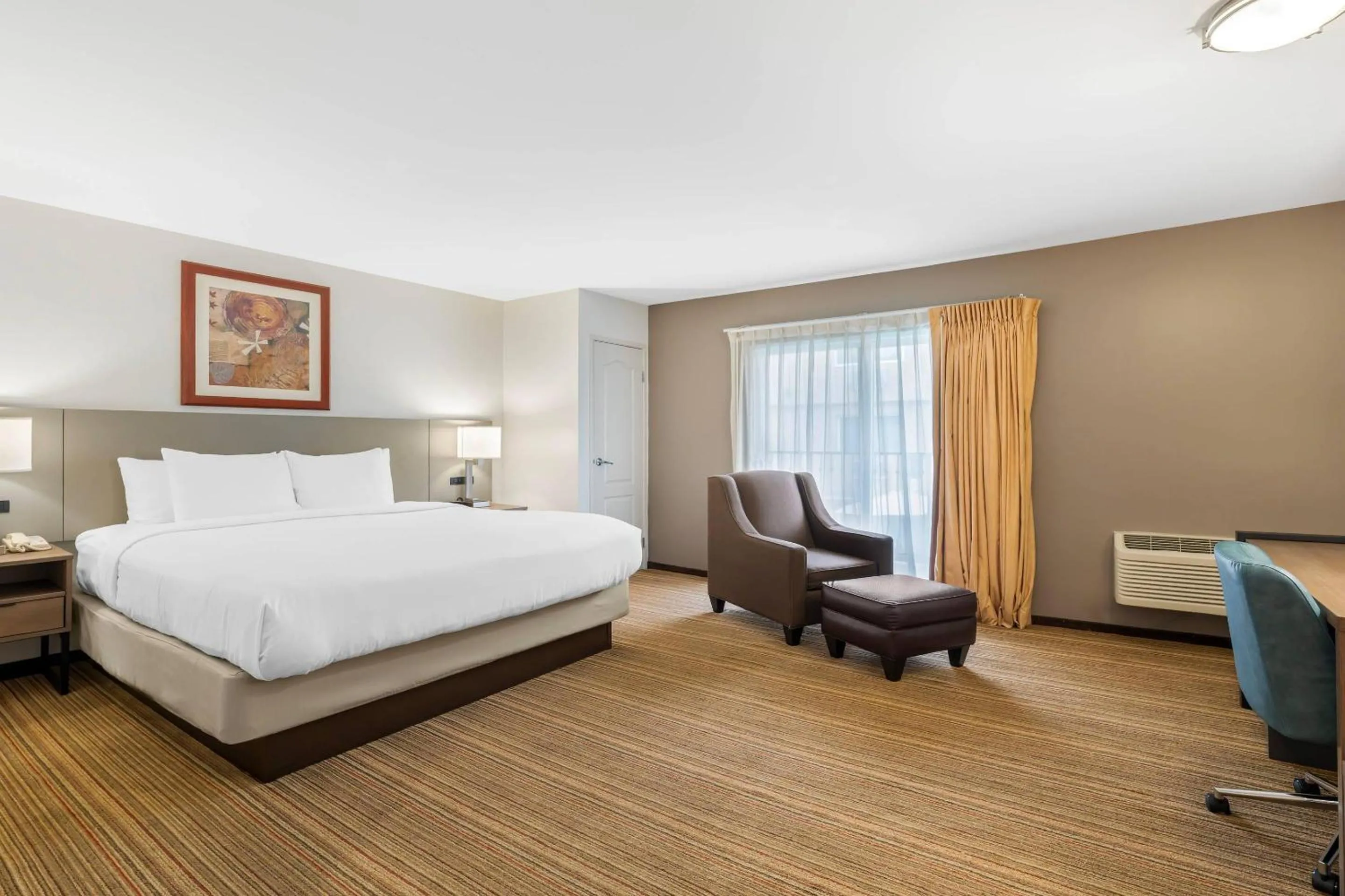 Bedroom, Bed in Comfort Inn Cockatoo Near LAX Airport