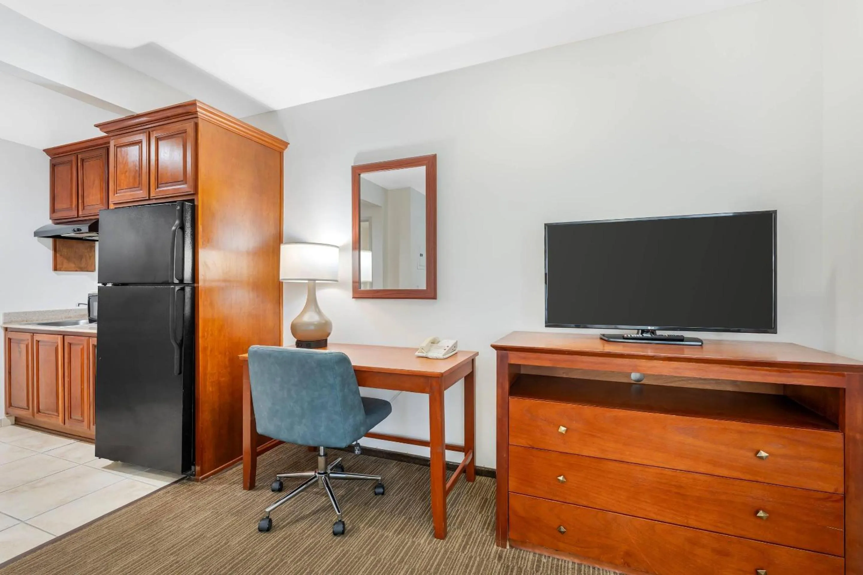 Bedroom in Comfort Inn Cockatoo Near LAX Airport