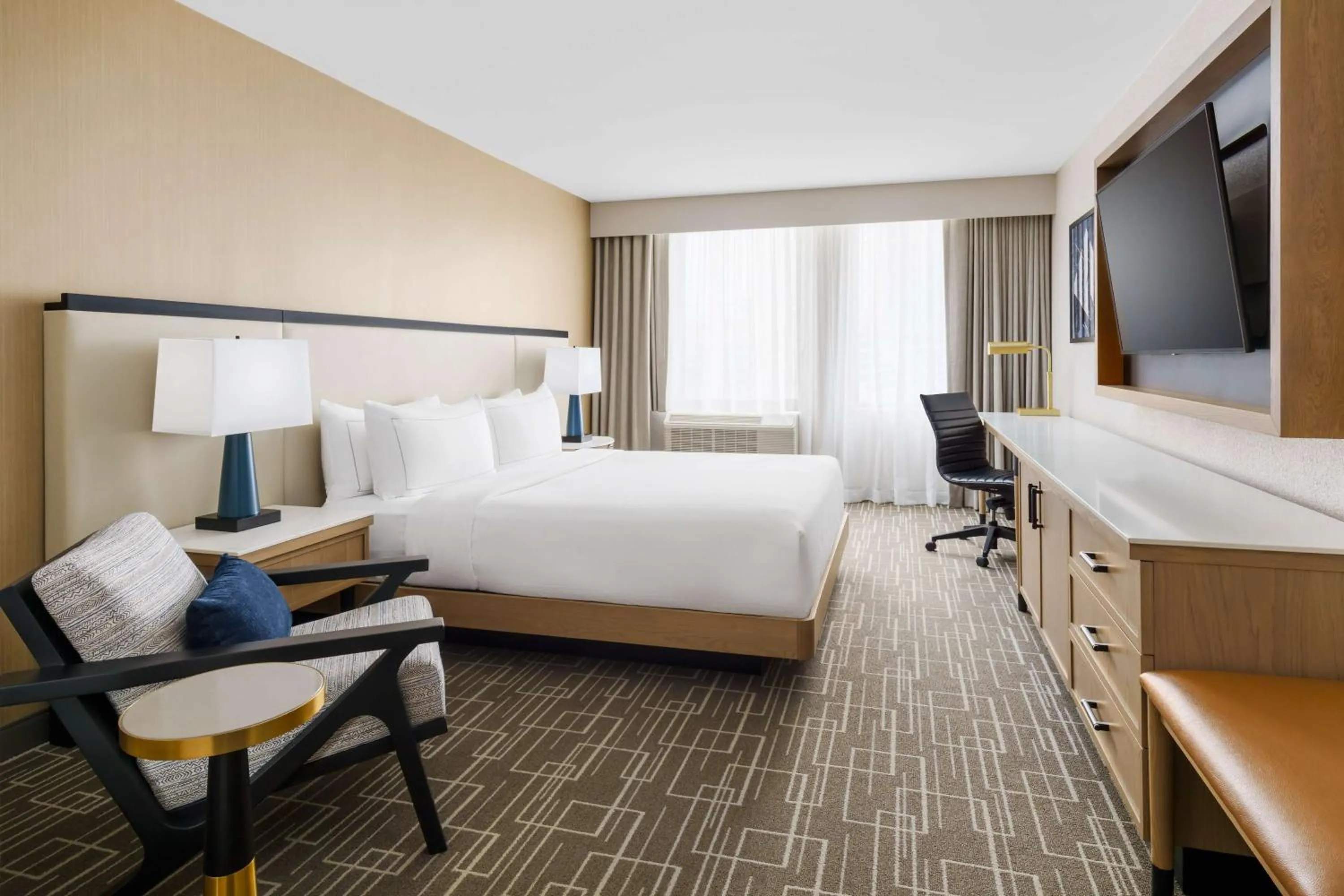 Bedroom, Bed in DoubleTree by Hilton Charlotte City Center