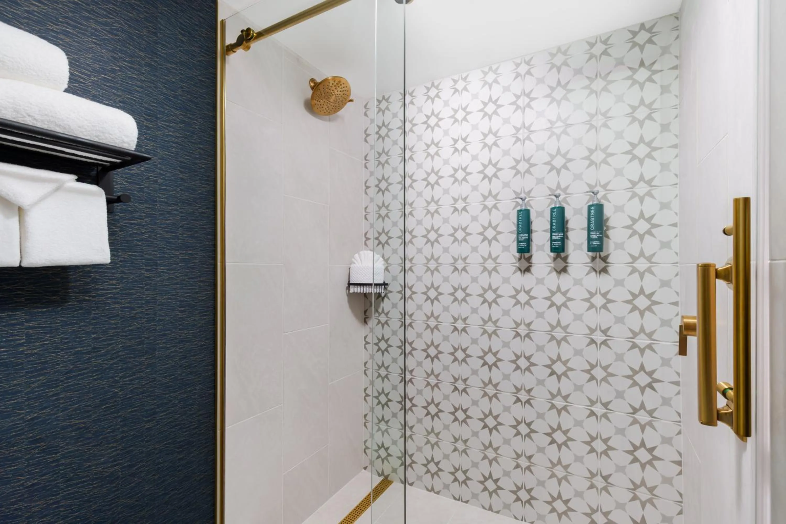 Shower in DoubleTree by Hilton Charlotte City Center