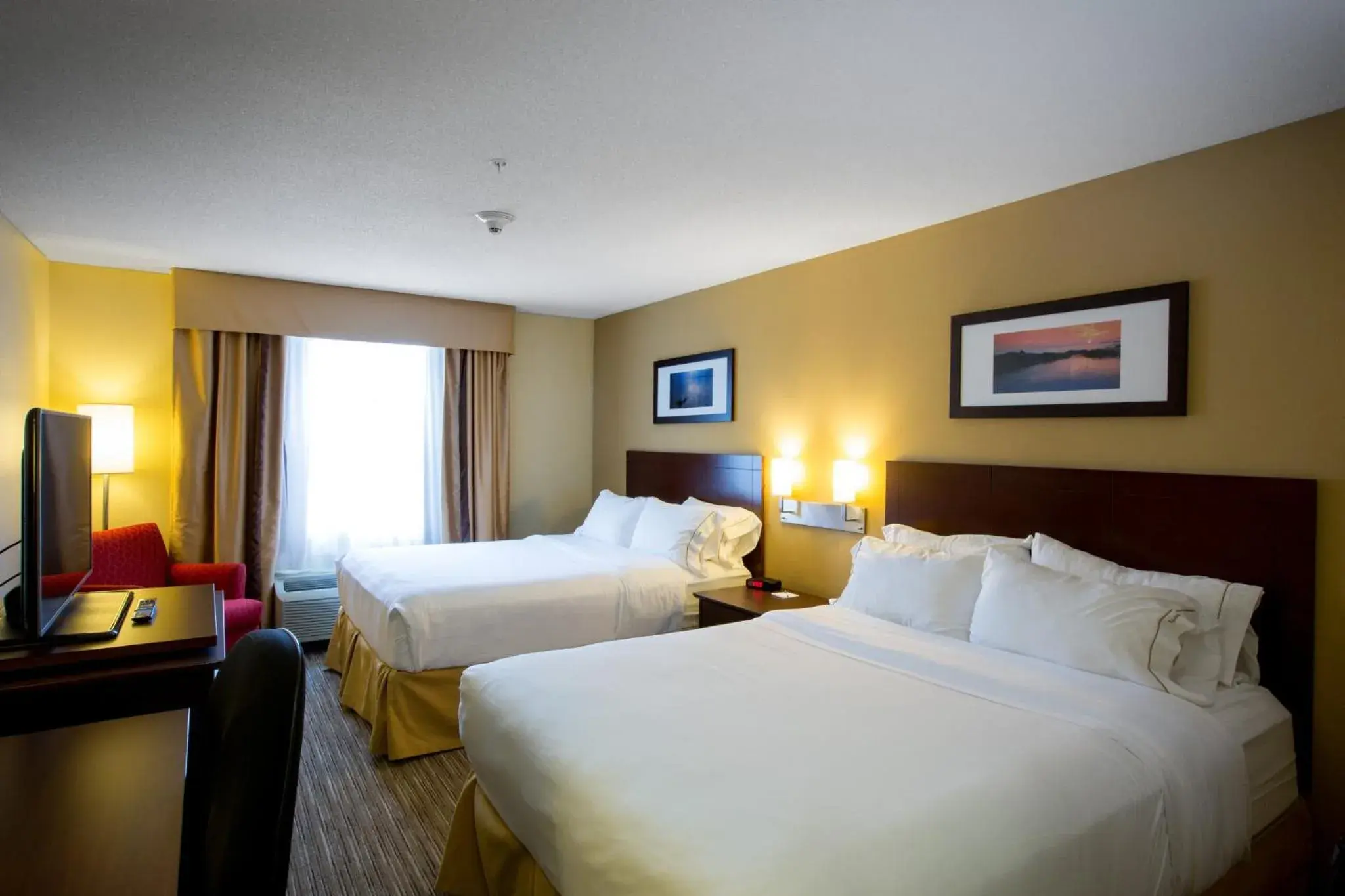 Standard Room with Two Queen Beds in Holiday Inn Express Stellarton-New Glasgow by IHG Standard Room with Two Queen Beds in Holiday Inn Express Stellarton-New Glasgow by IHG