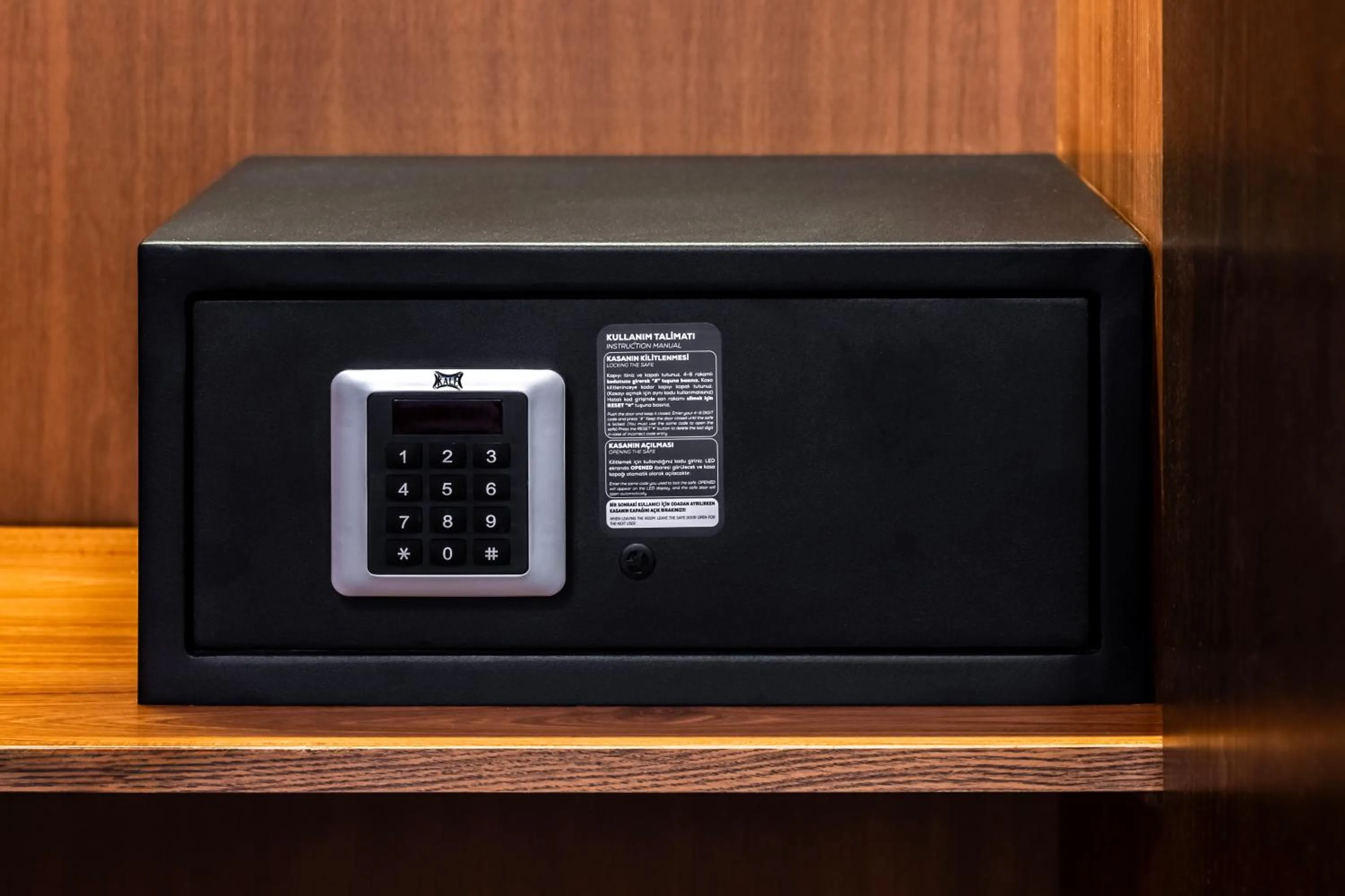 safe in Hotel Bristol