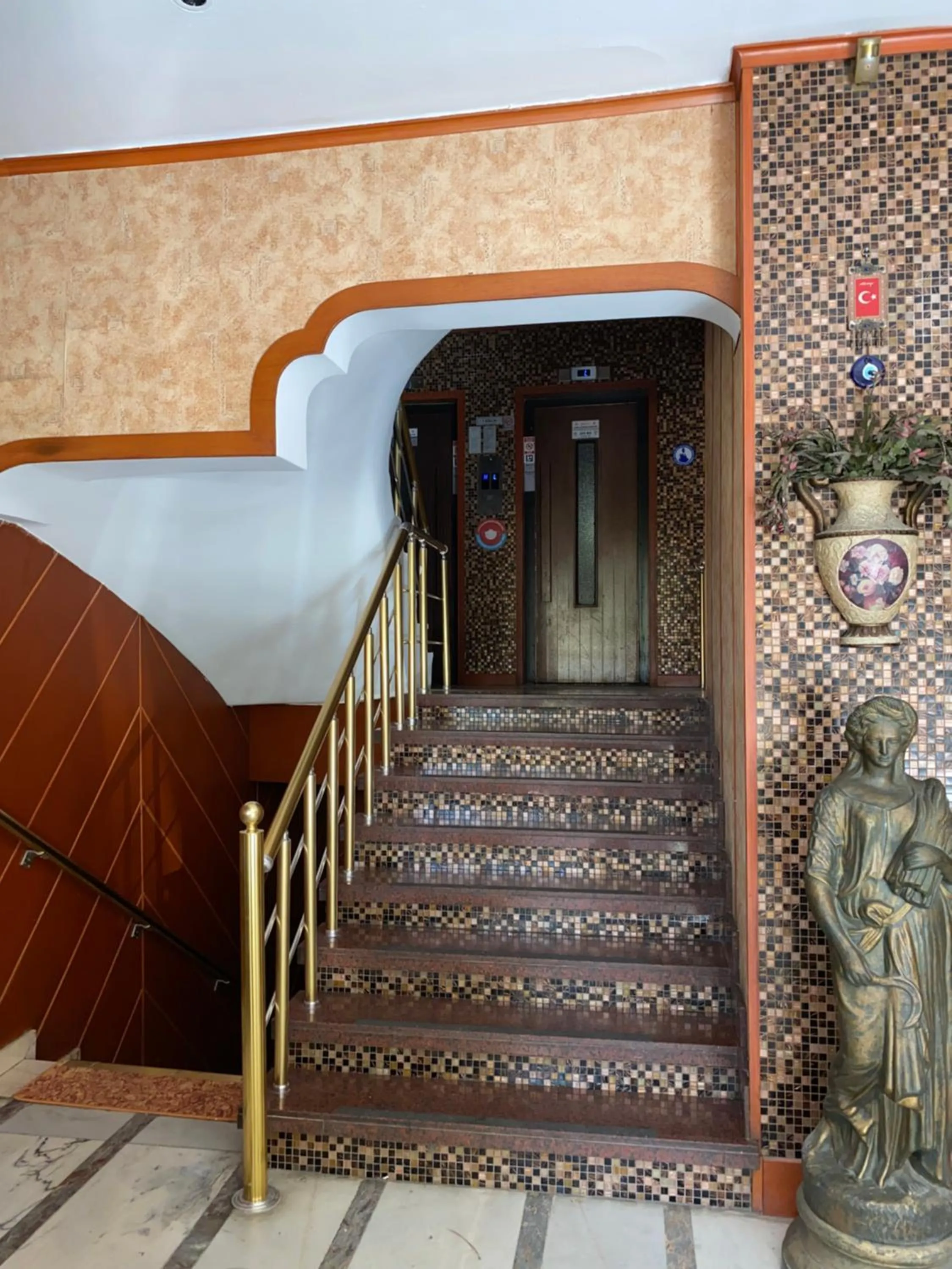 Facade/entrance in Hotel Monopol