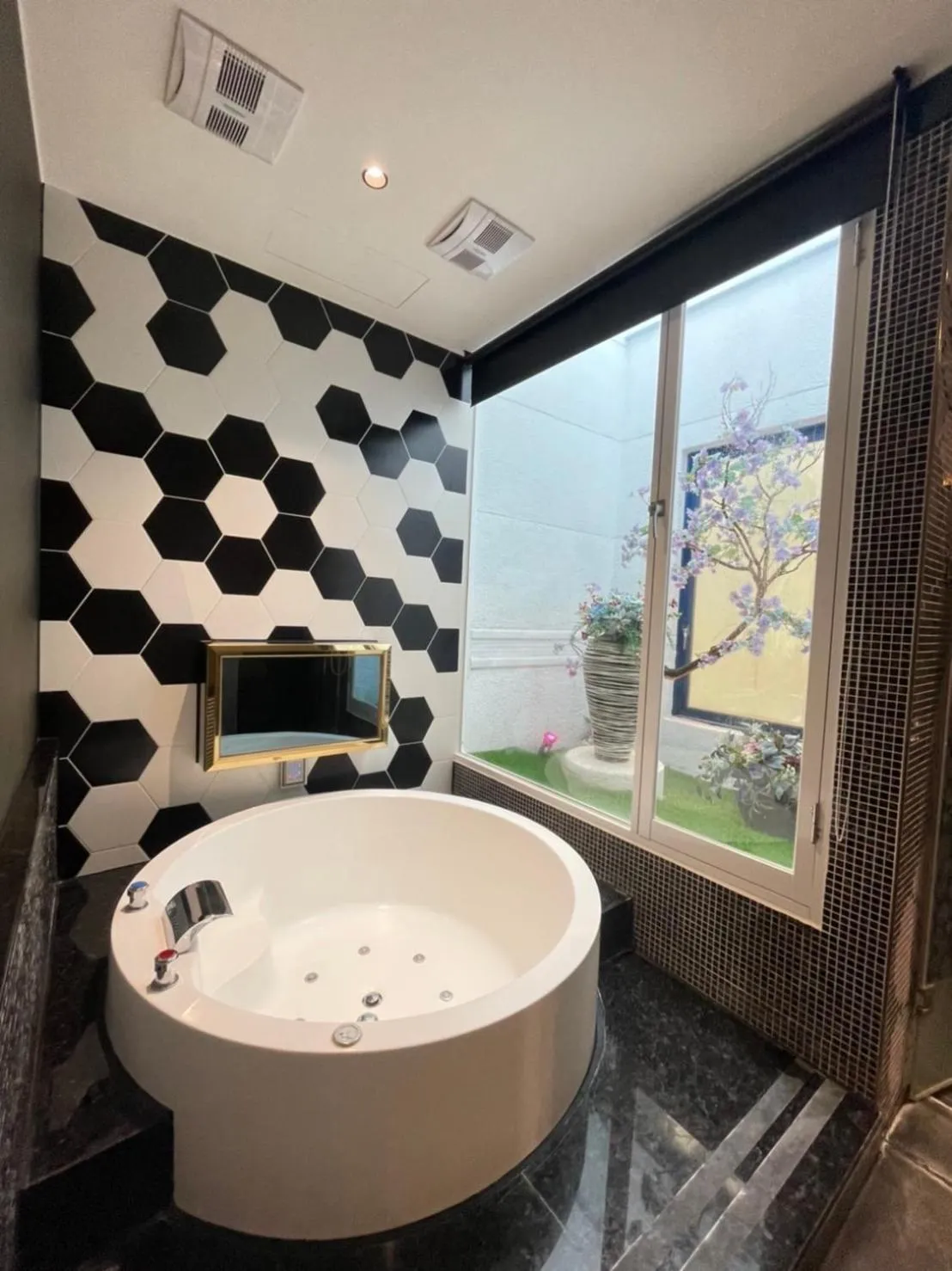 Minimalist Fashion Motel