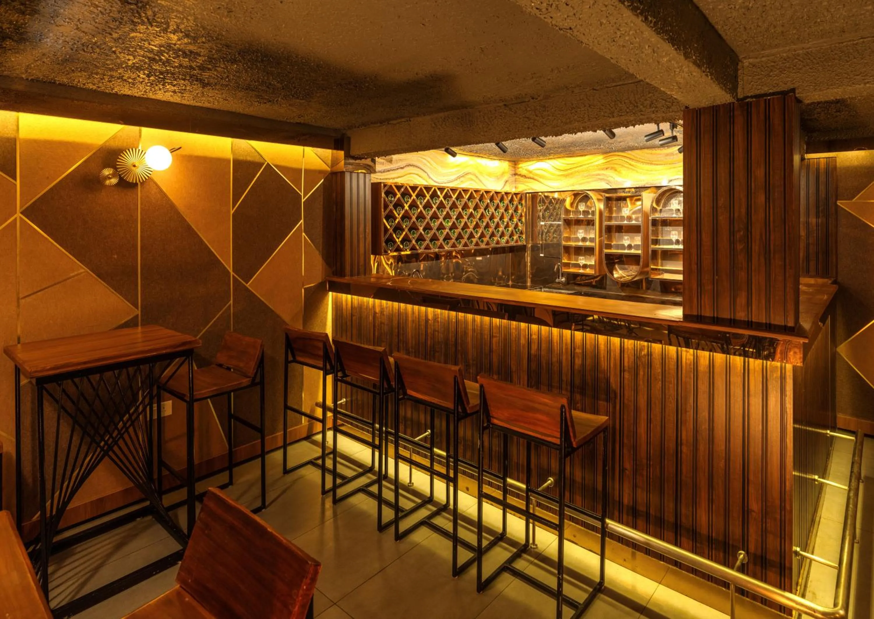 Lounge or bar in The Mountain Courtyard Thekkady