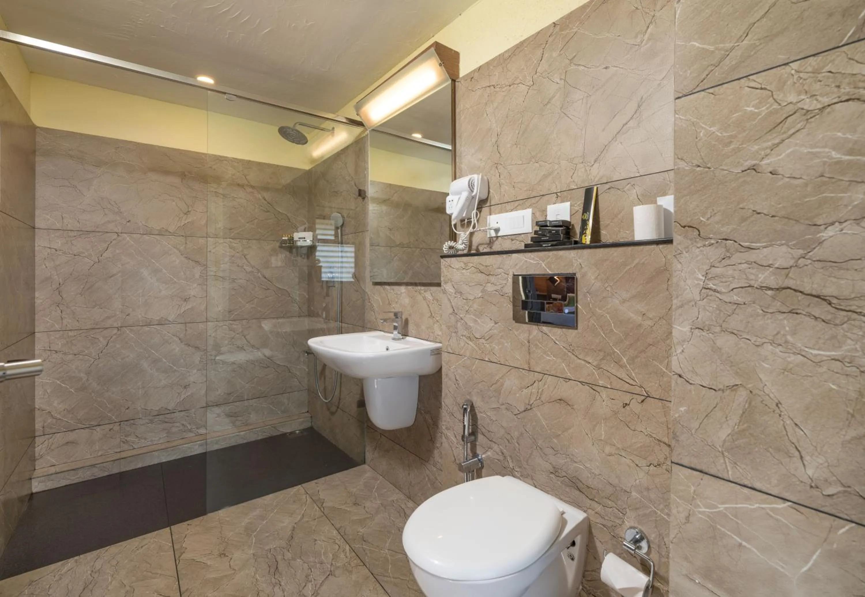 Toilet in The Mountain Courtyard Thekkady