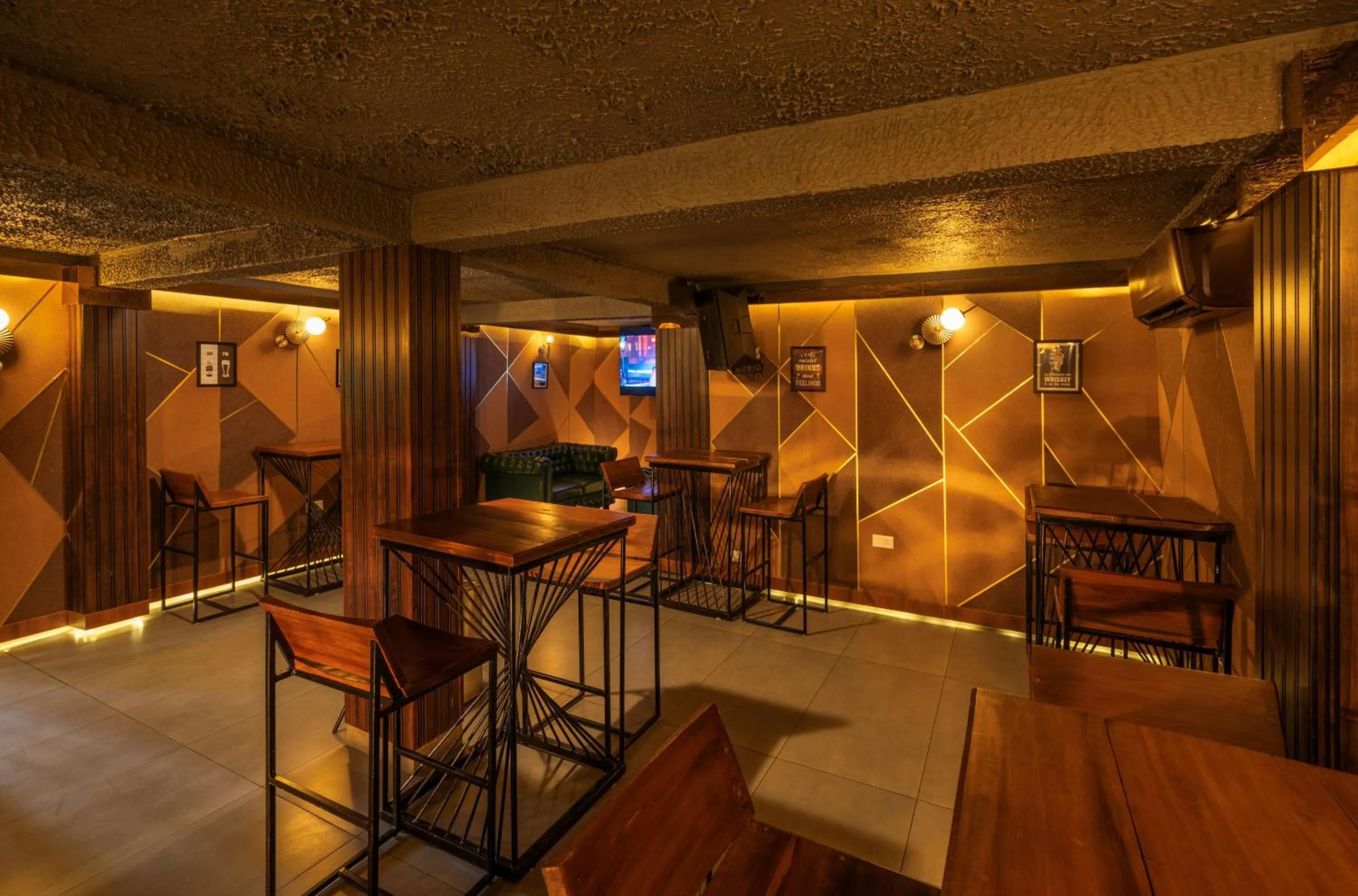 Lounge or bar in The Mountain Courtyard Thekkady