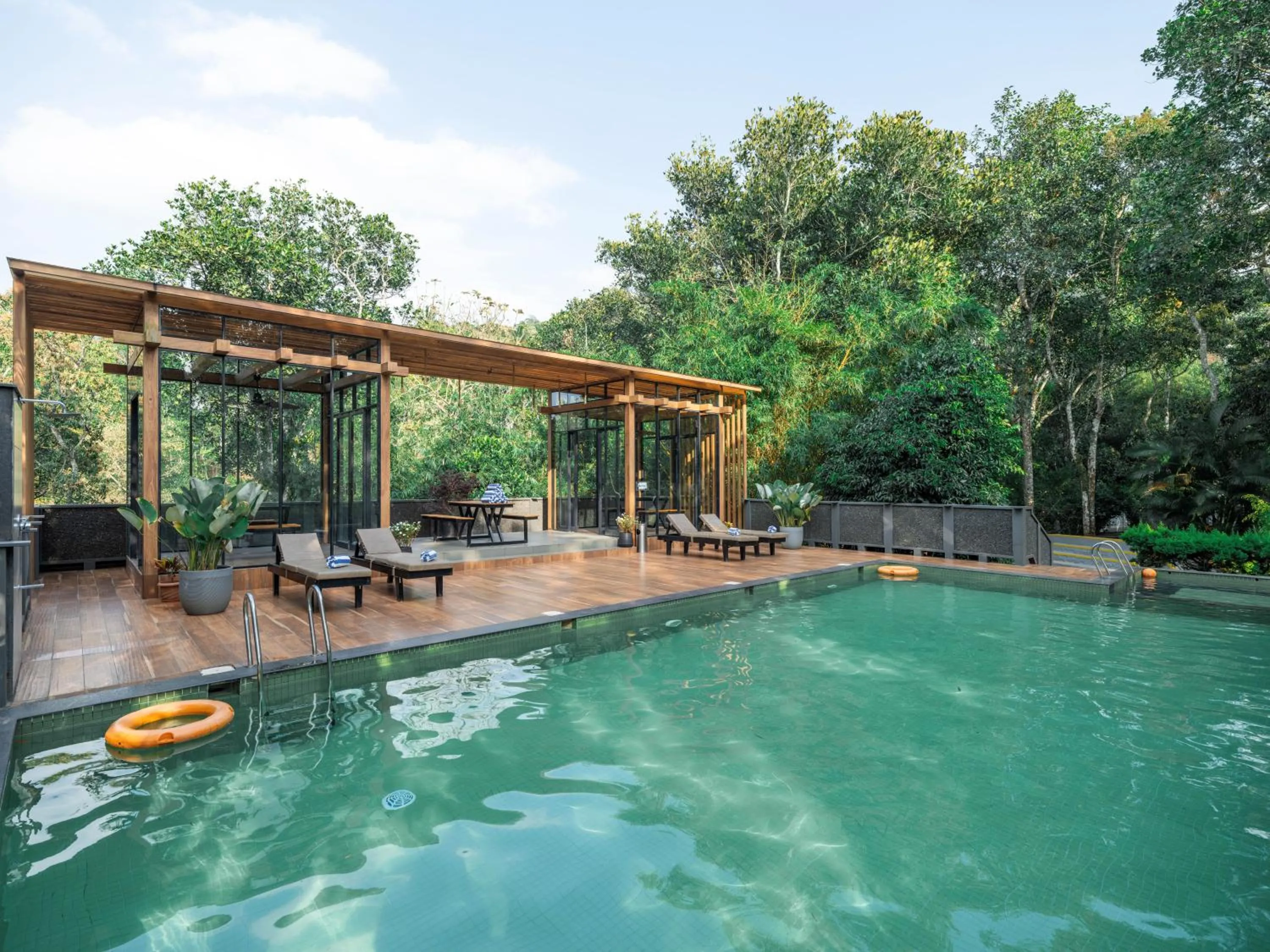 Day in The Mountain Courtyard Thekkady