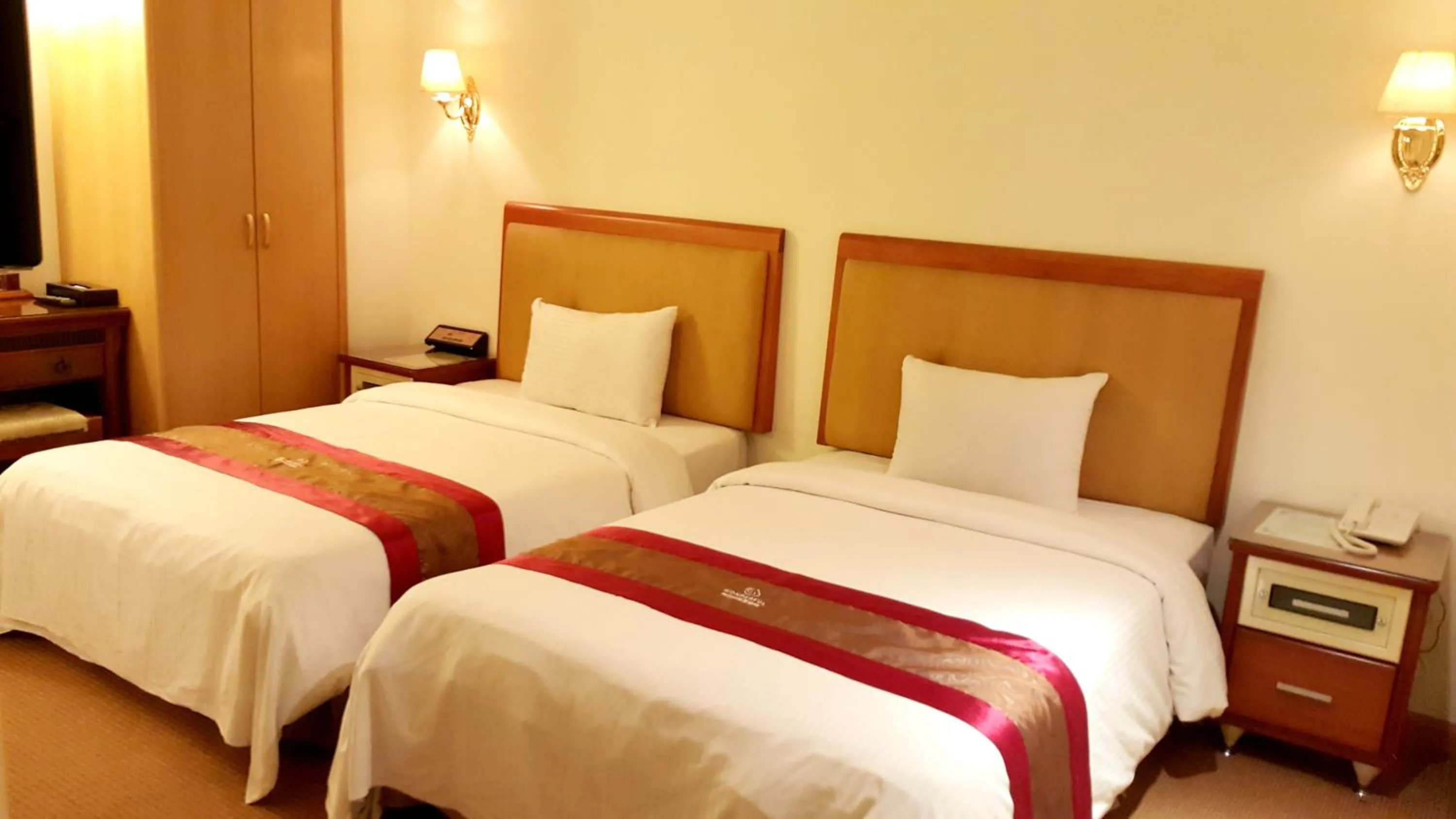 Photo of the whole room, Bed in Wonderful Hall Hotel