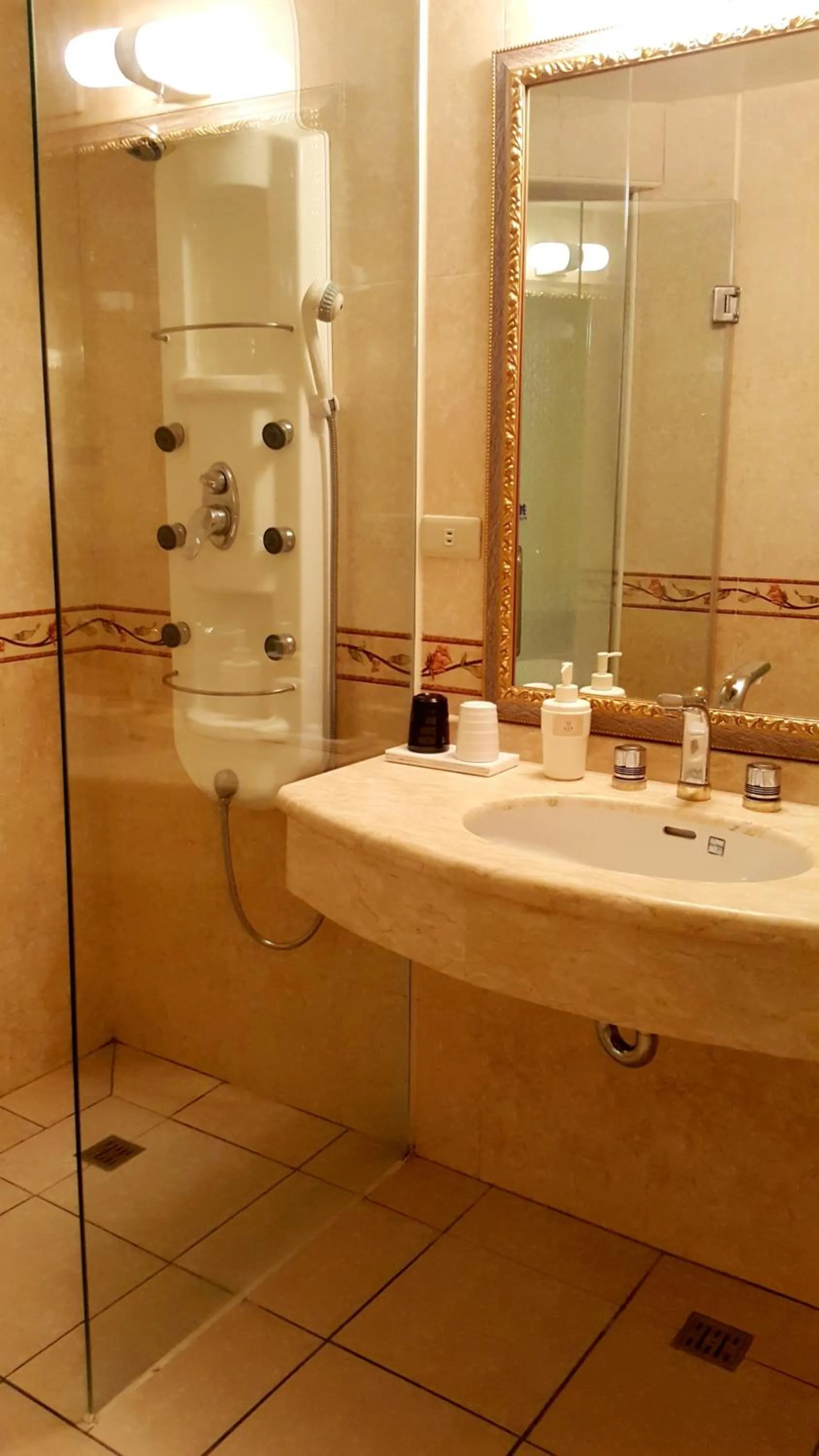 Bathroom in Wonderful Hall Hotel