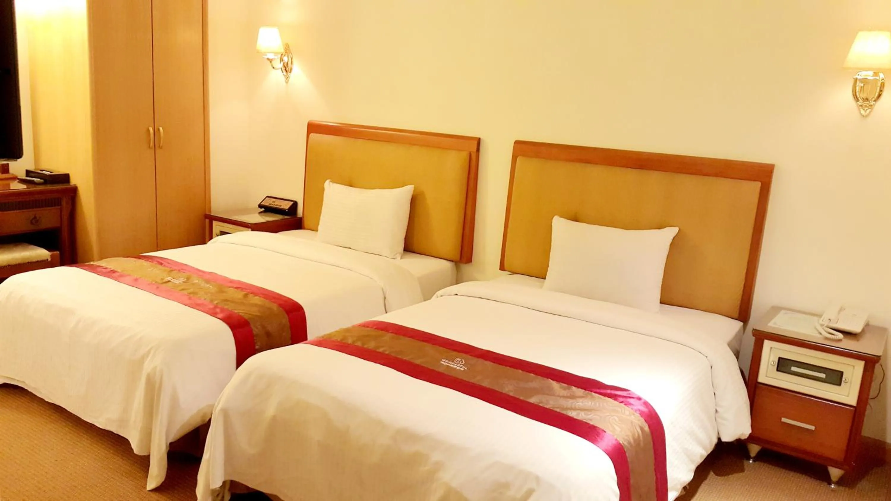 Photo of the whole room, Bed in Wonderful Hall Hotel