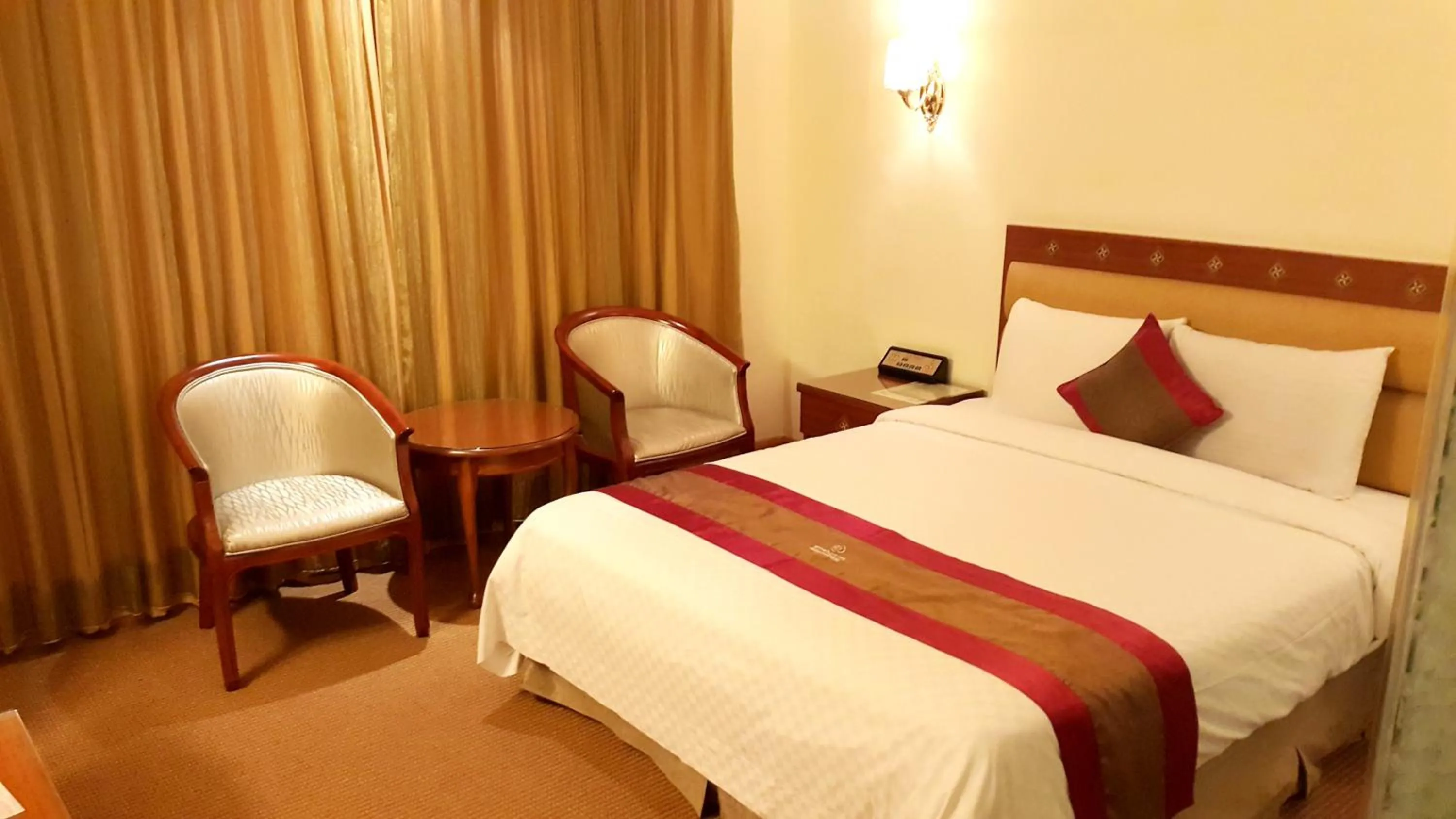 Photo of the whole room, Bed in Wonderful Hall Hotel