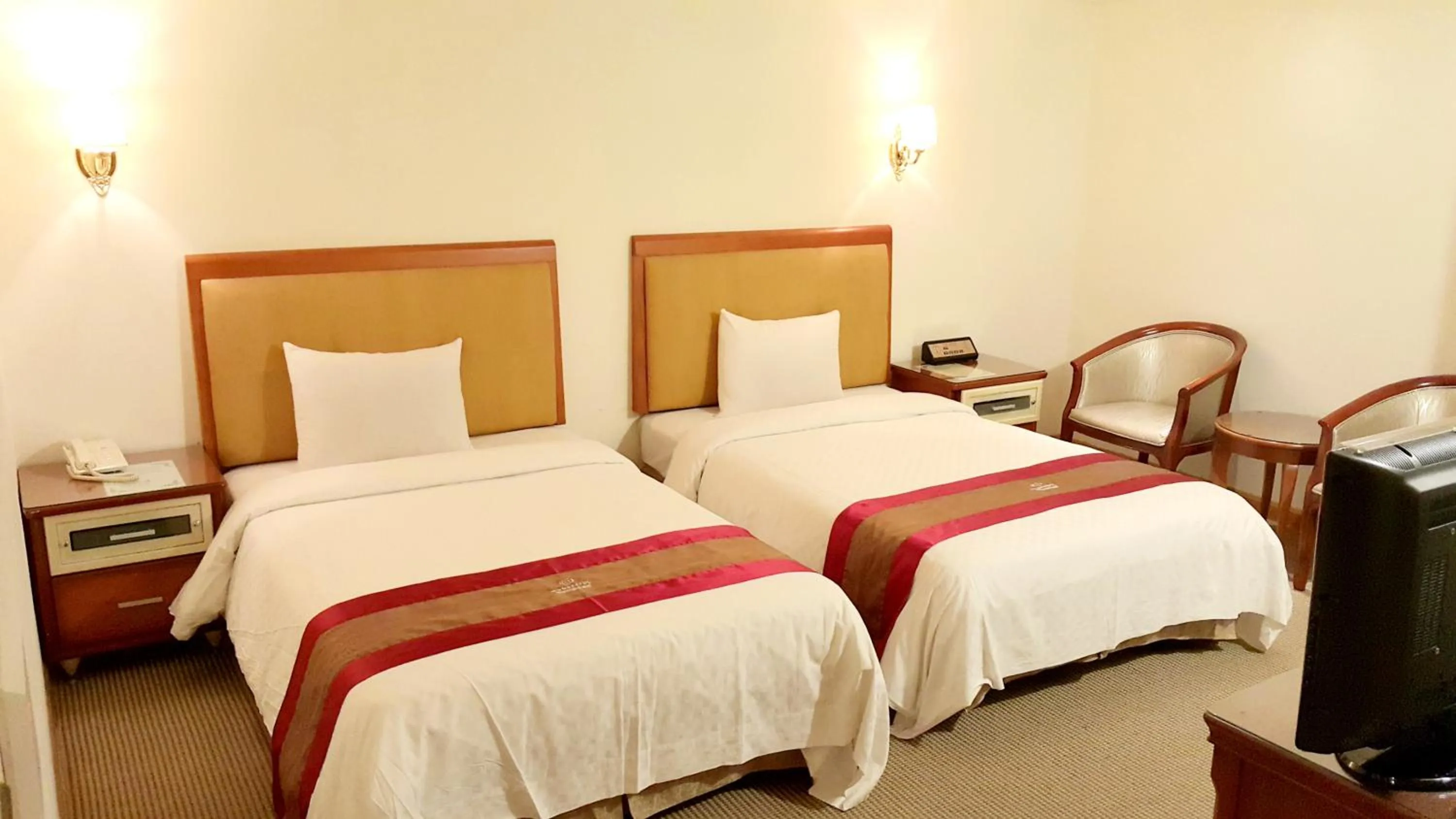 Photo of the whole room, Bed in Wonderful Hall Hotel