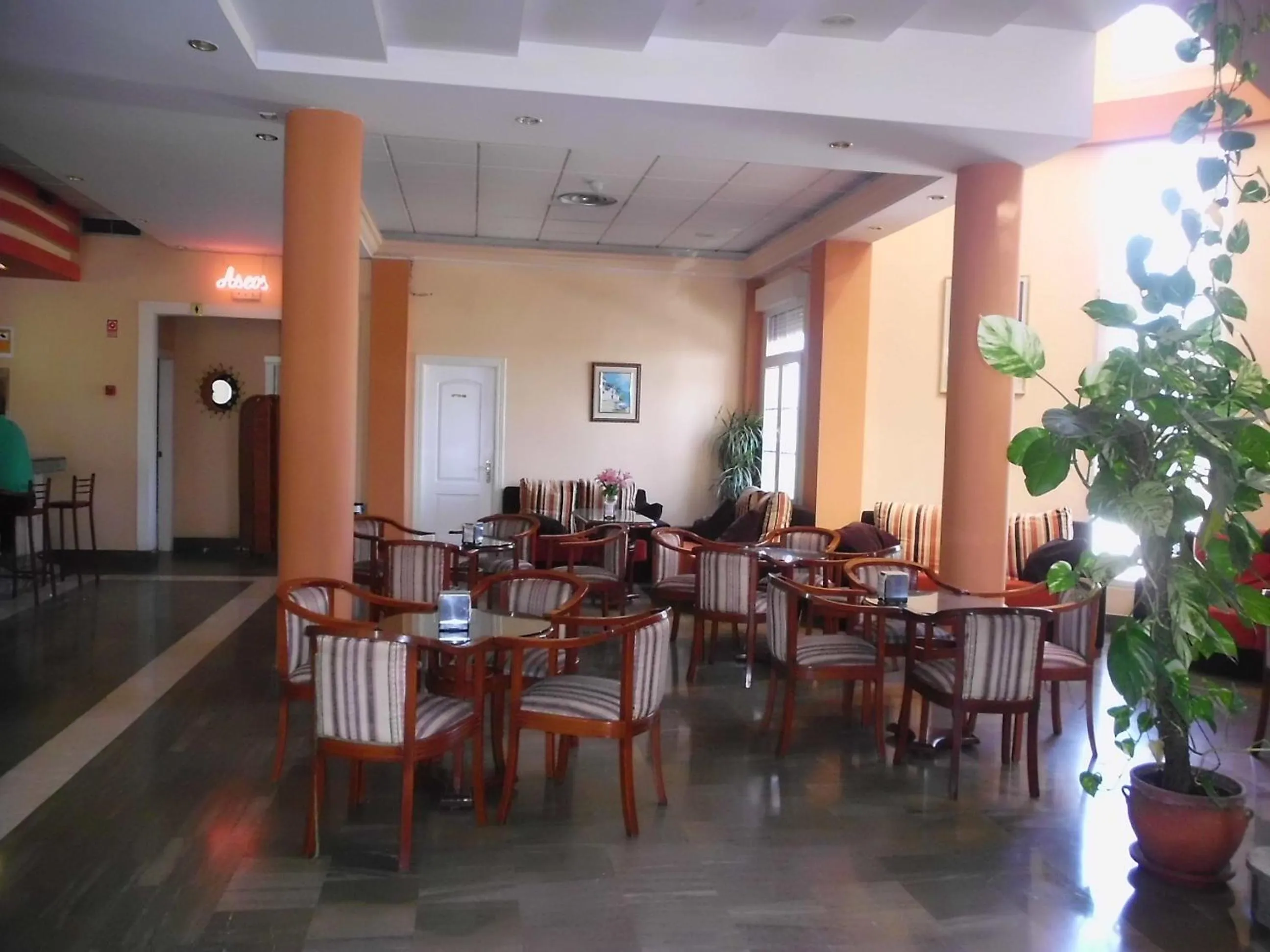 Restaurant/places to eat in Escudo de Granada