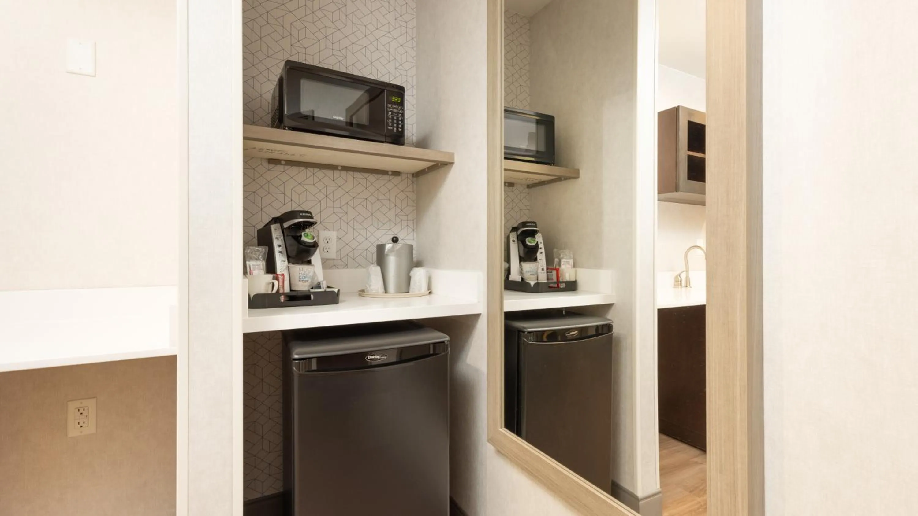 Kitchen or kitchenette in Holiday Inn Express Bellingham by IHG