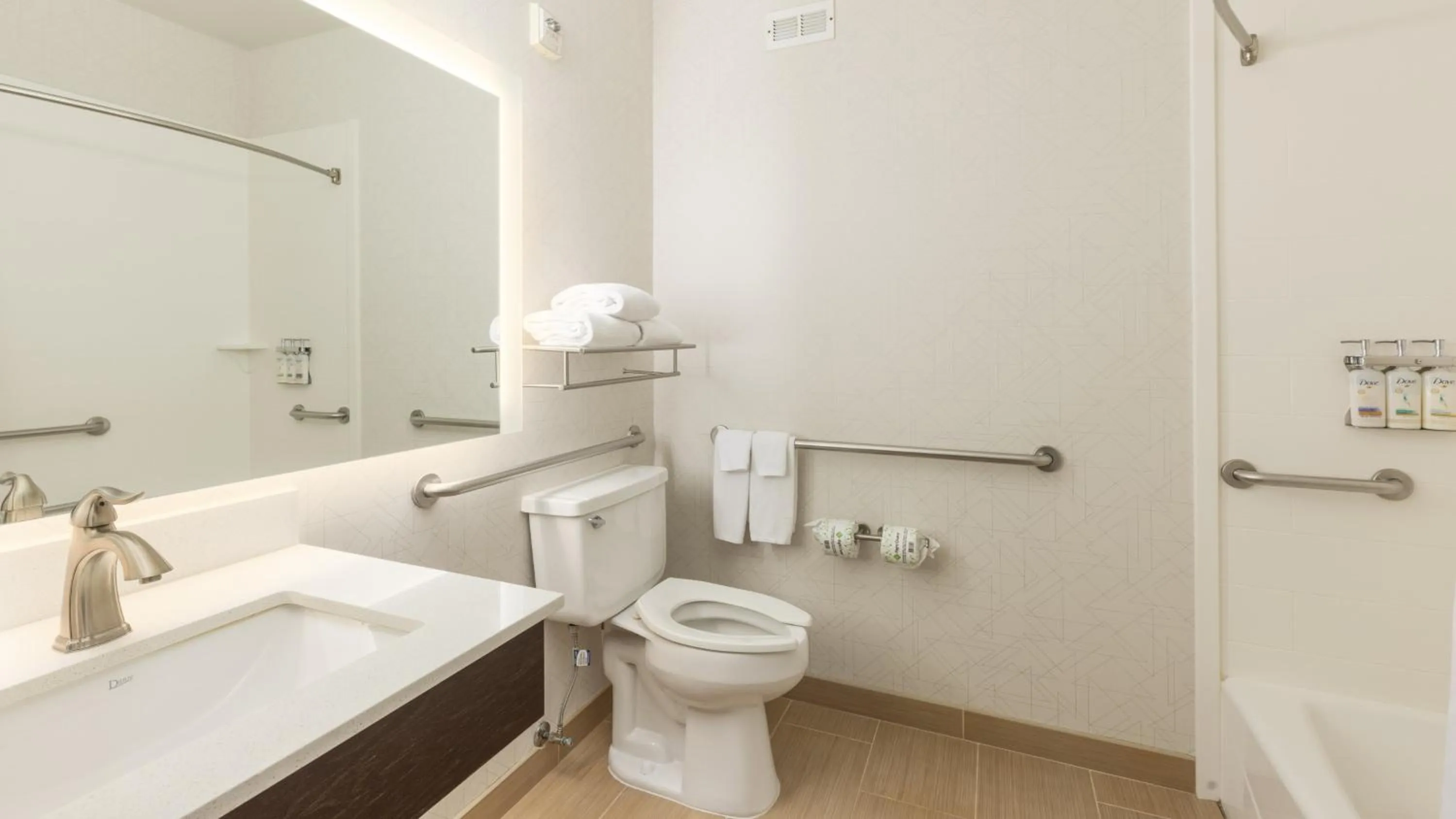 Bathroom in Holiday Inn Express Bellingham by IHG
