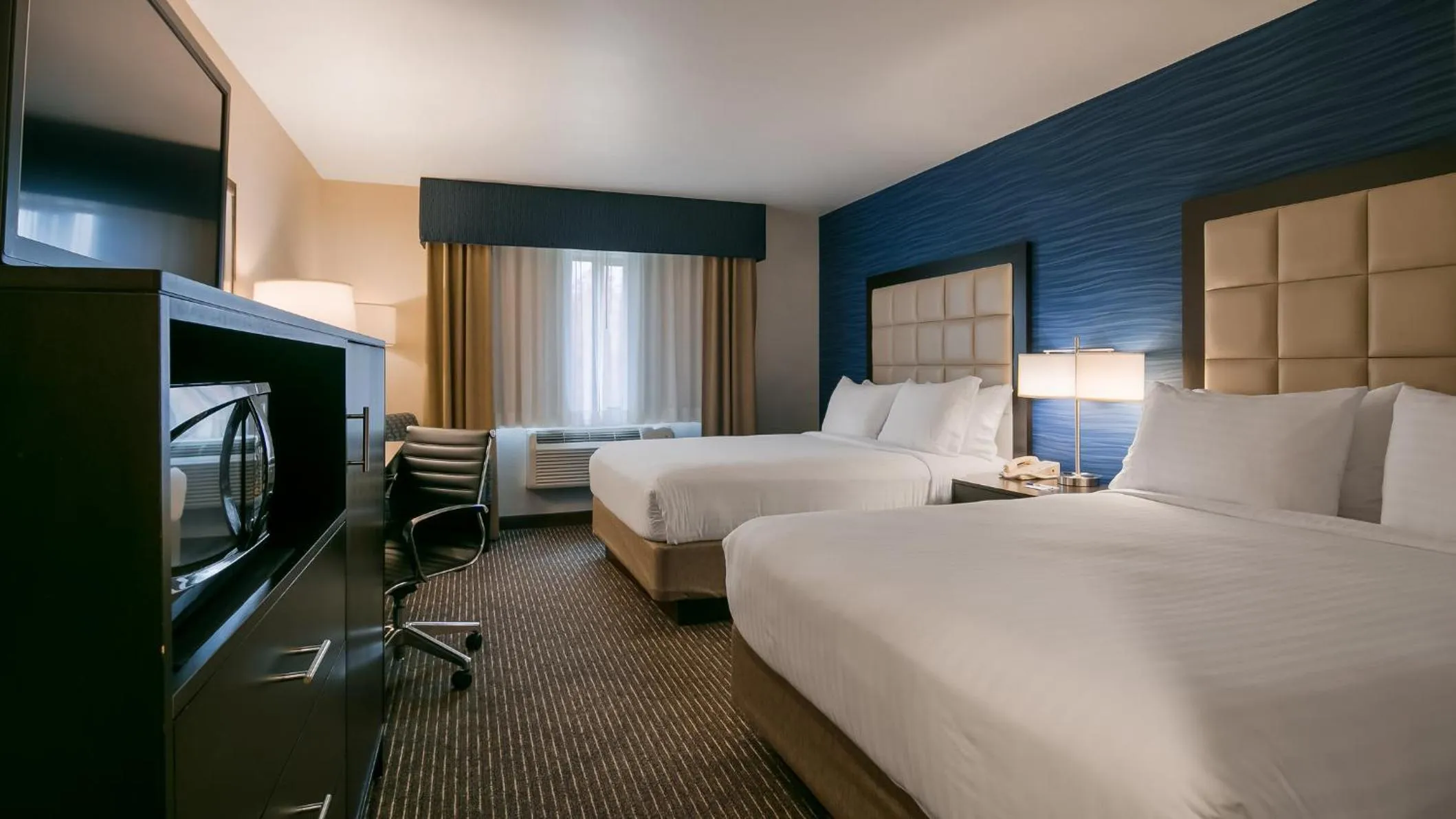 Photo of the whole room, Bed in Holiday Inn Express Bellingham by IHG