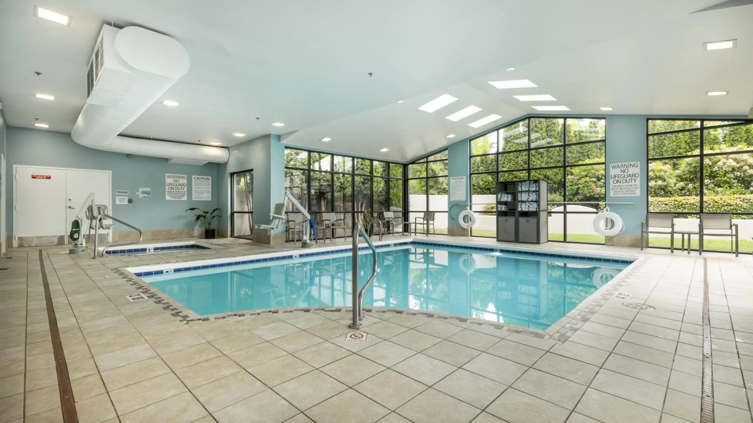 Swimming pool in Holiday Inn Express Bellingham by IHG