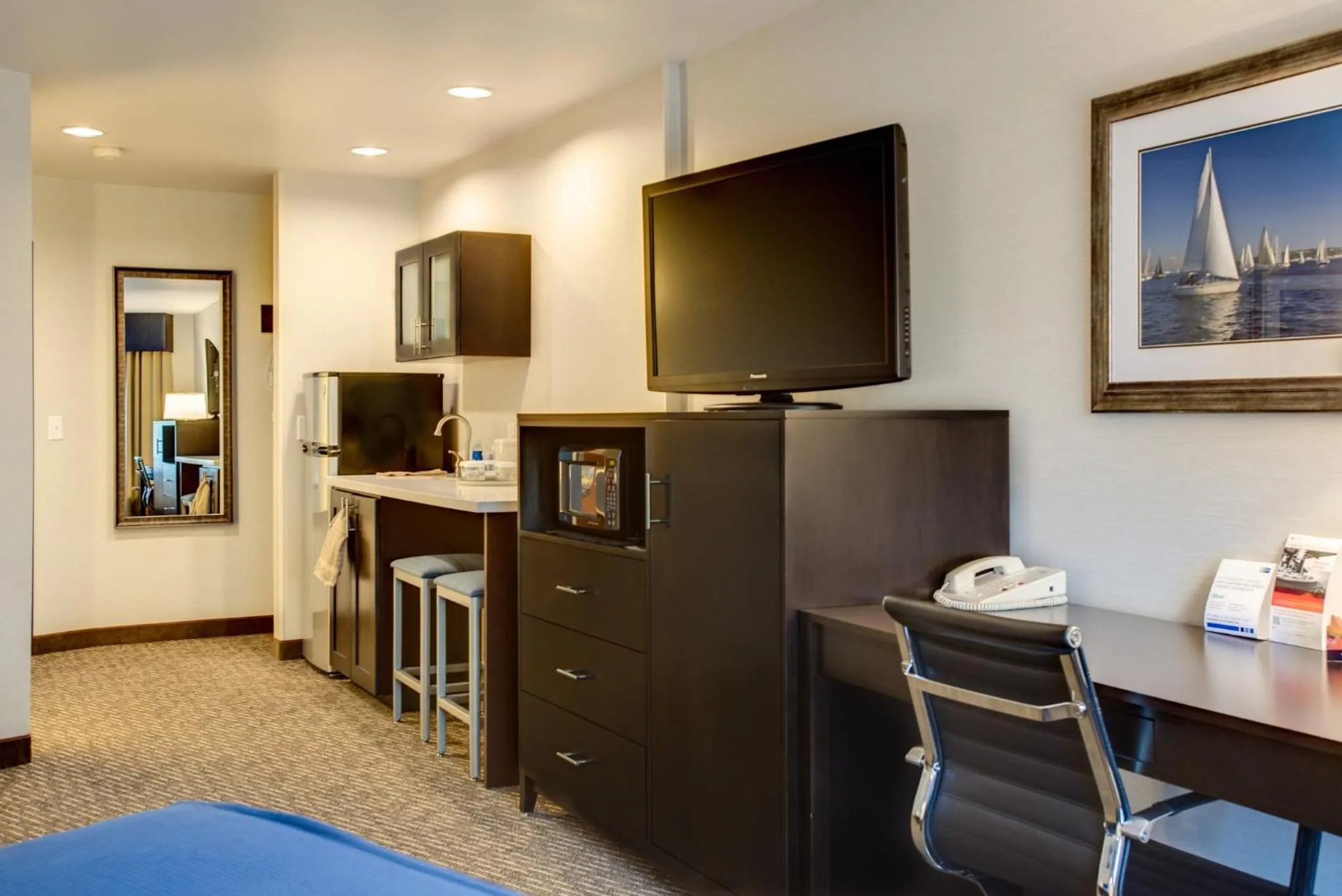 Photo of the whole room in Holiday Inn Express Bellingham by IHG