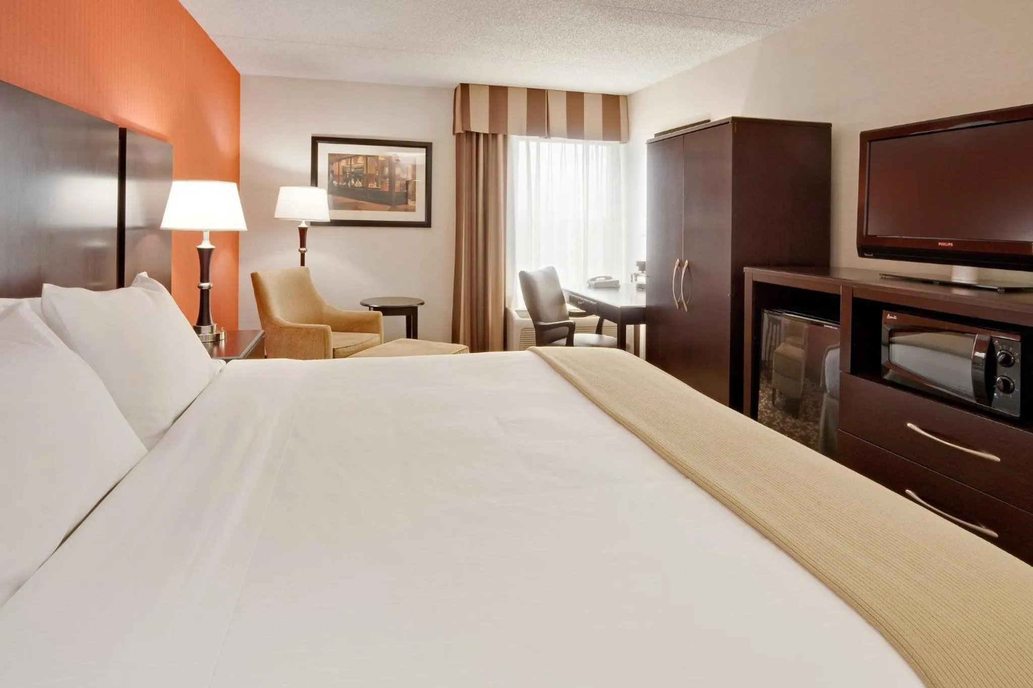 Photo of the whole room, Bed in Holiday Inn Express Wilkes Barre East by IHG