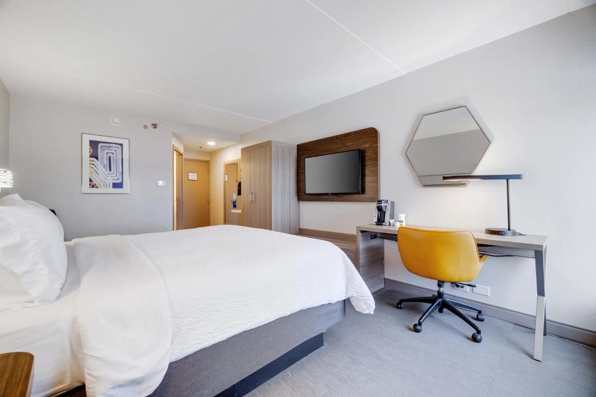 Photo of the whole room, Bed in Holiday Inn Express Wilkes Barre East by IHG